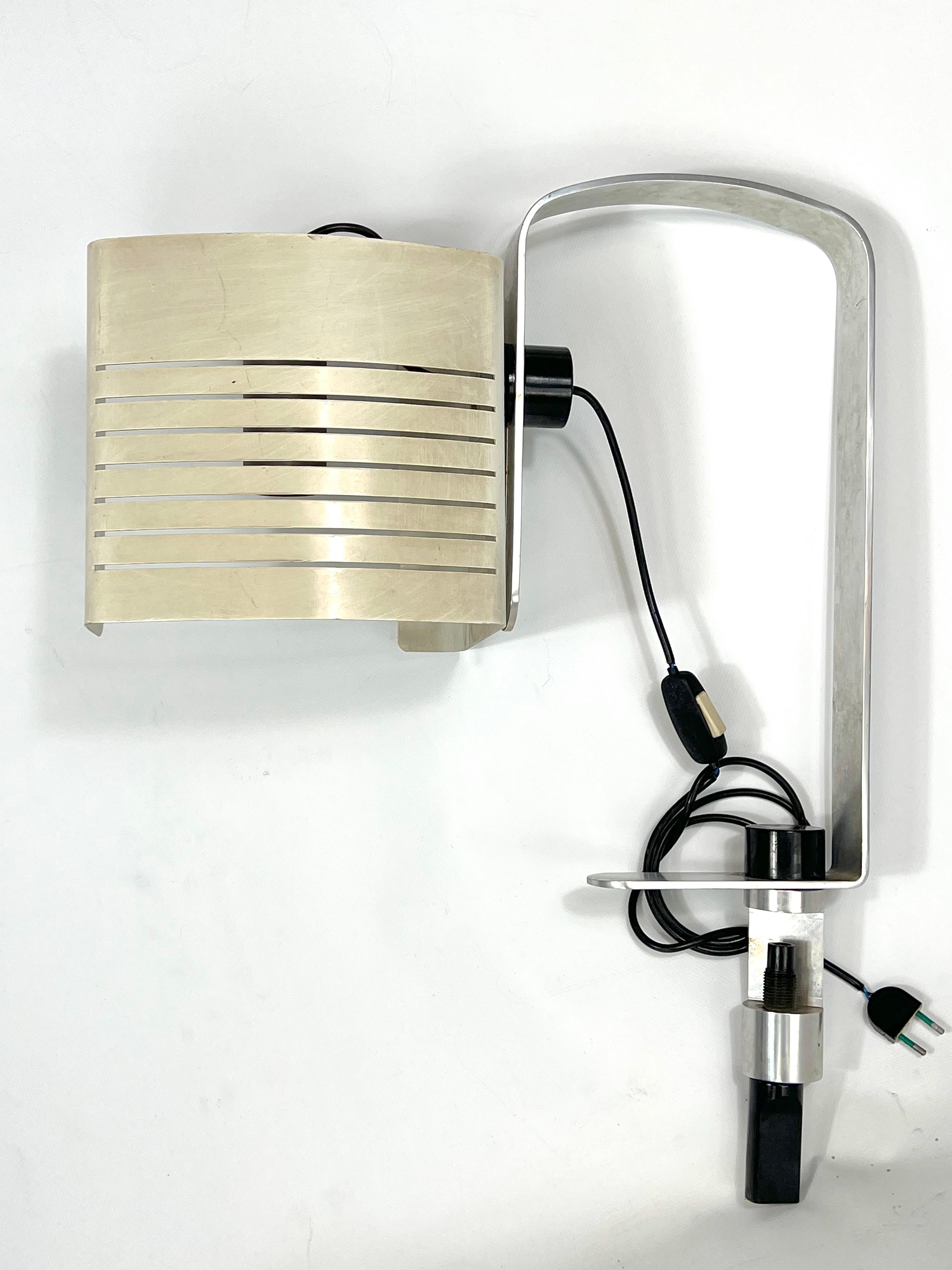 Vintage Italian Aluminum and Lacquer Desk Lamp from 60s For Sale 1