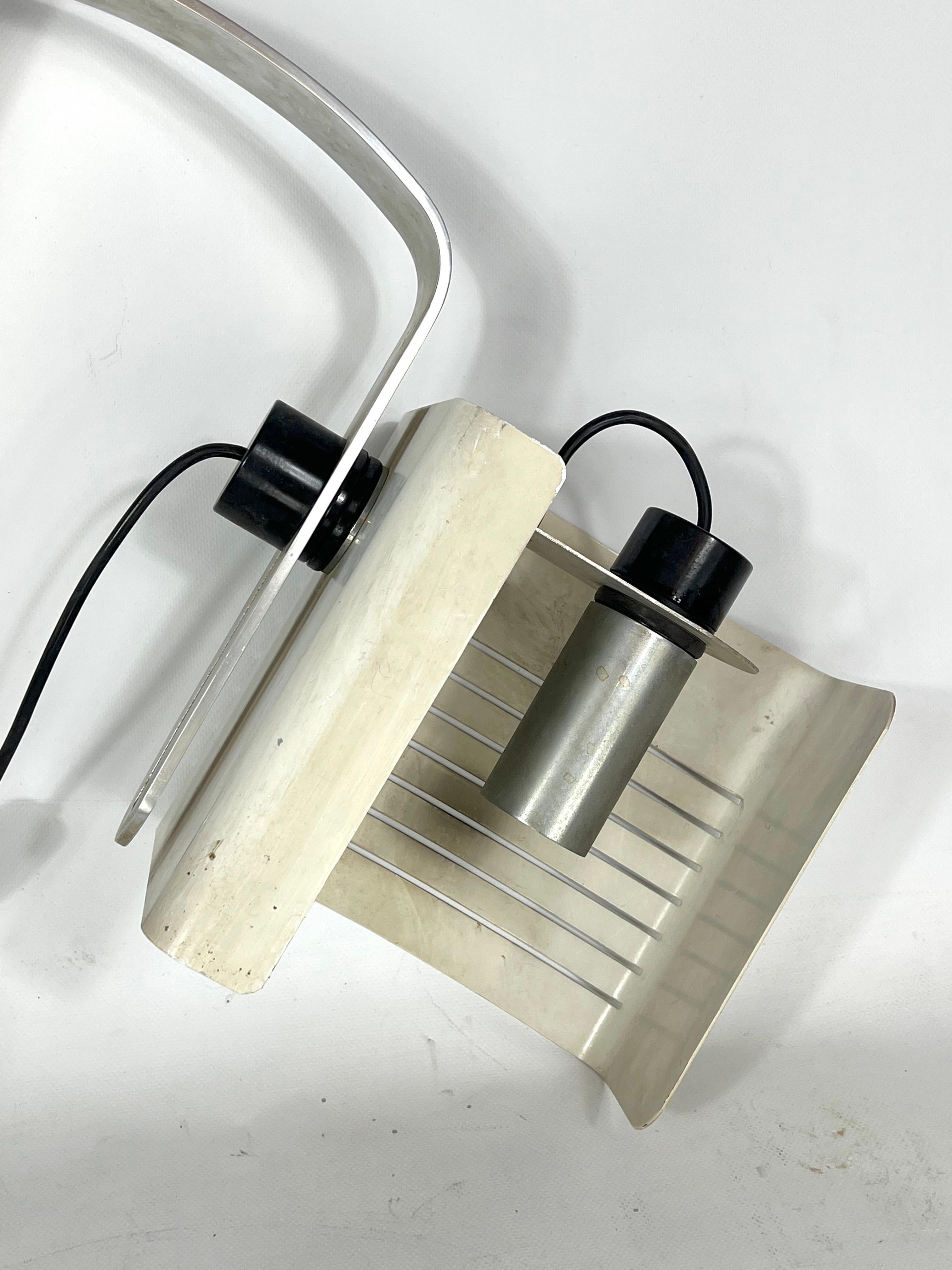 Vintage Italian Aluminum and Lacquer Desk Lamp from 60s For Sale 4