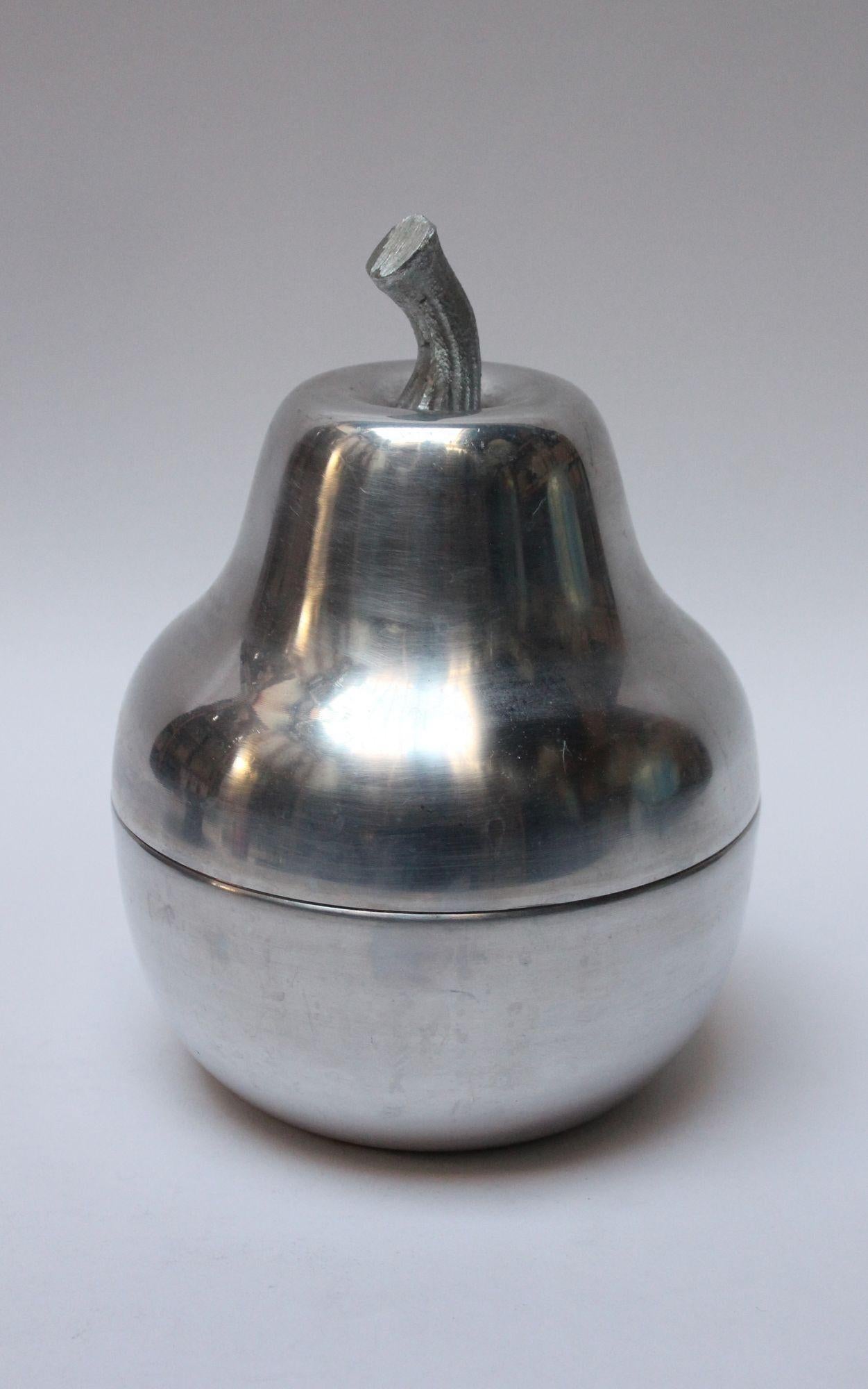 Mid-Century Italian Modern aluminum 'pear-form' ice bucket with white plastic insulated bucket (ca. late 1960s/early 1970s, Italy). 
Features a textured, sculptural stem decoration that serves as the handle for removing the top. 
Measures: Height: