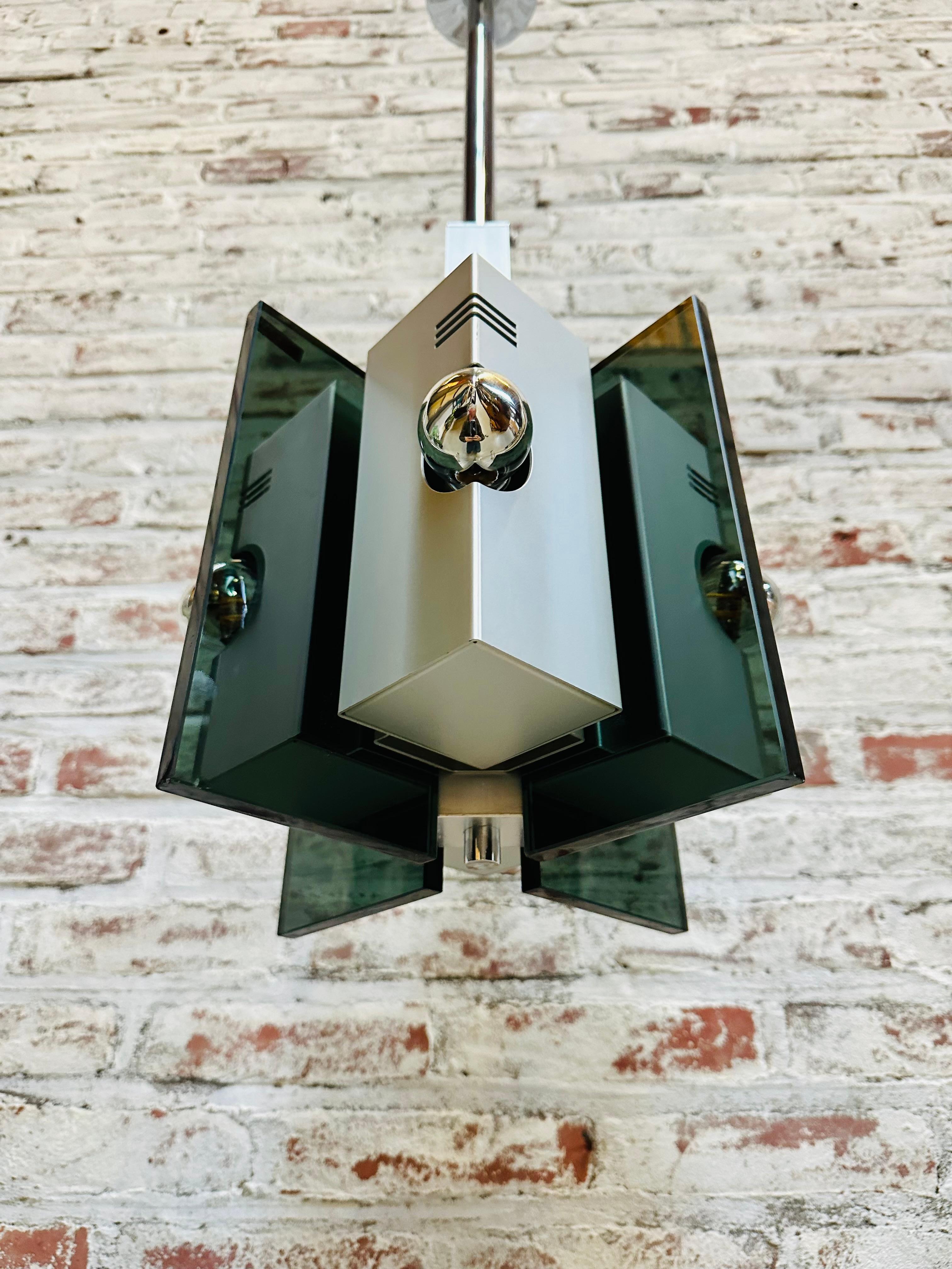 Lampada a sospensione vintage in alluminio e vetro fumé, anni '70. in vendita 11