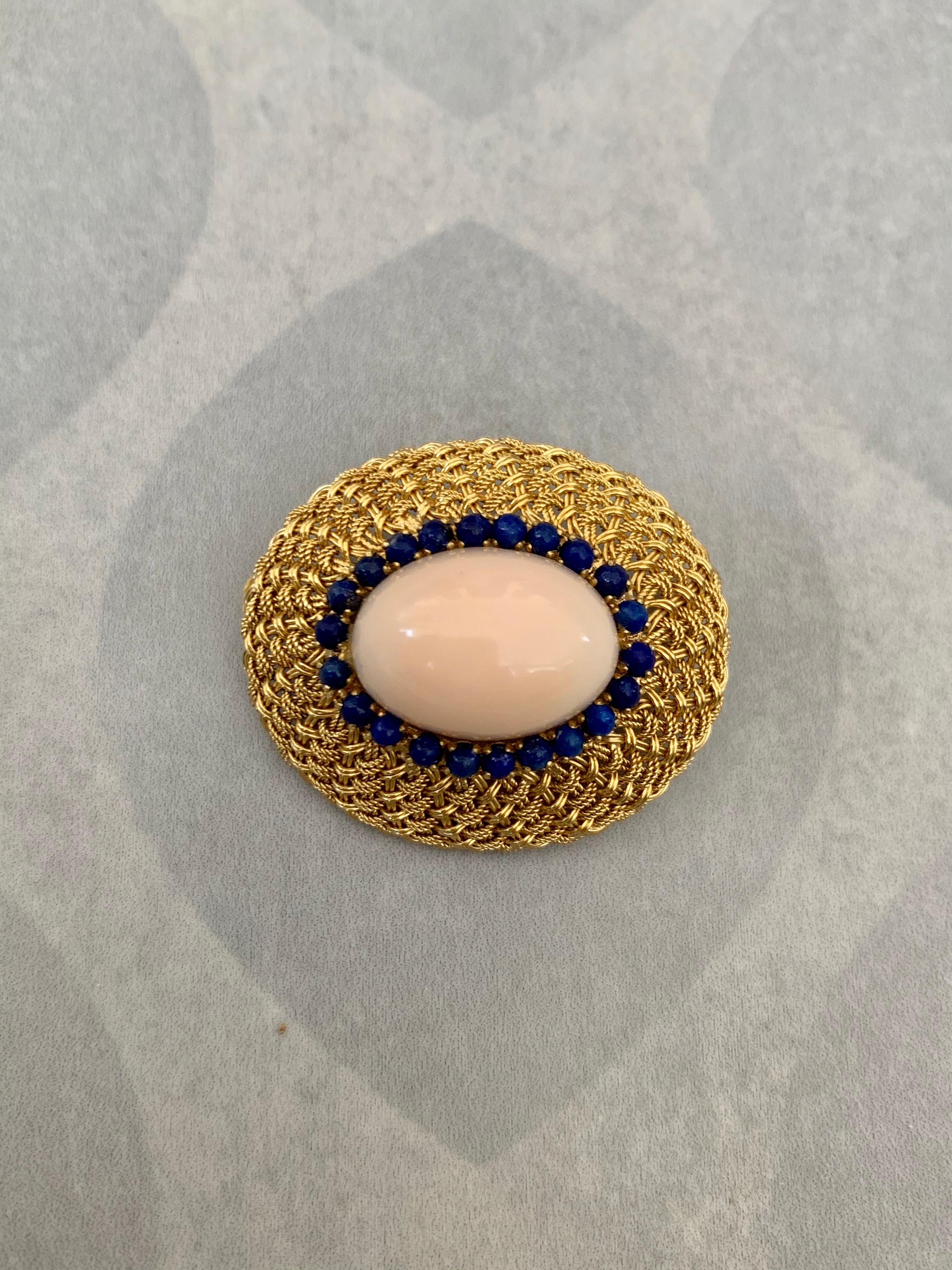 Vintage Italian Angel Skin Coral and Lapis Lazuli 18 Karat Yellow Gold Brooch In Good Condition In St. Louis Park, MN