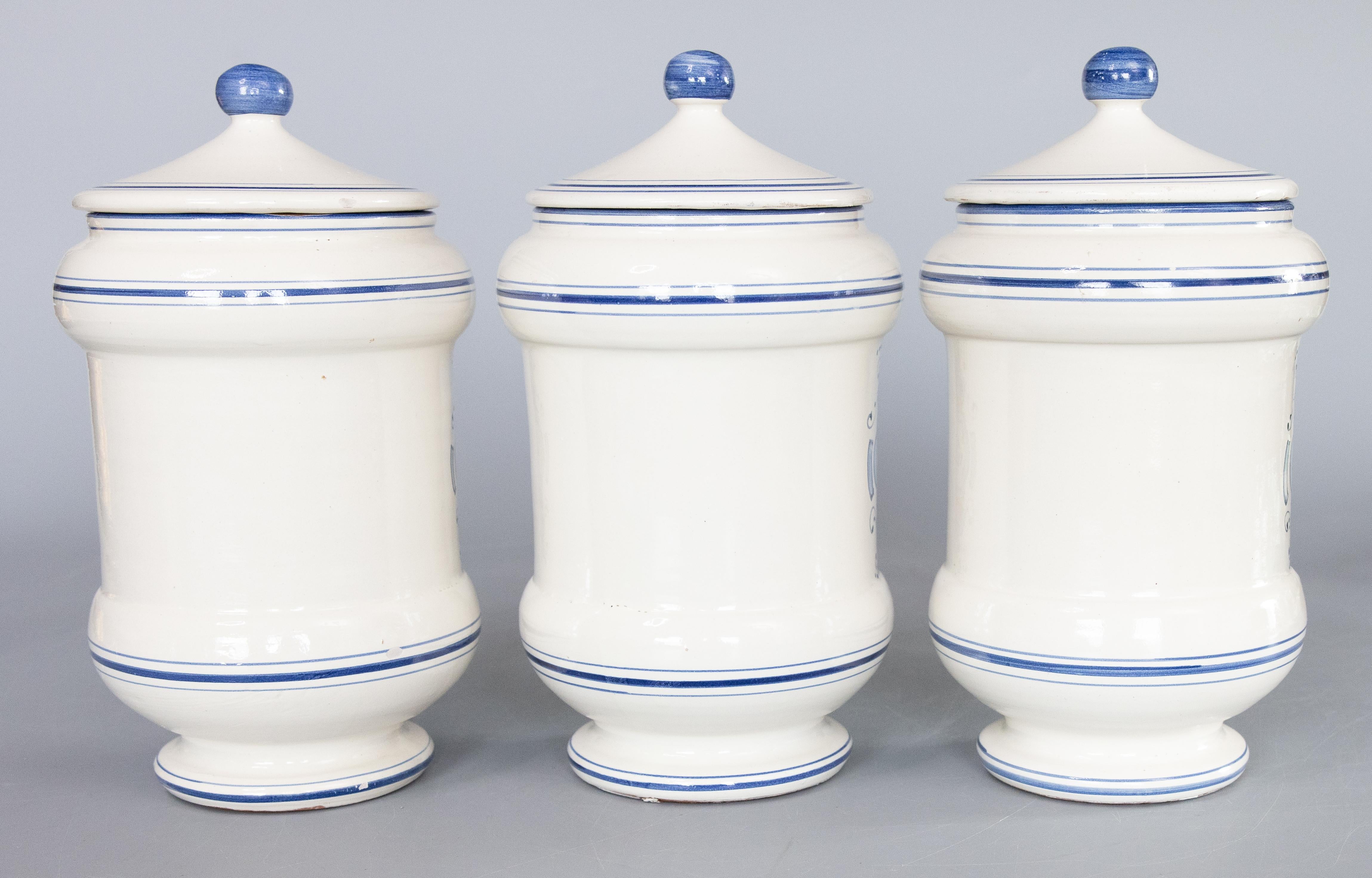 Ensemble de 3 pots d'apothicaire italiens à couvercle, vers 1930 en vente 1