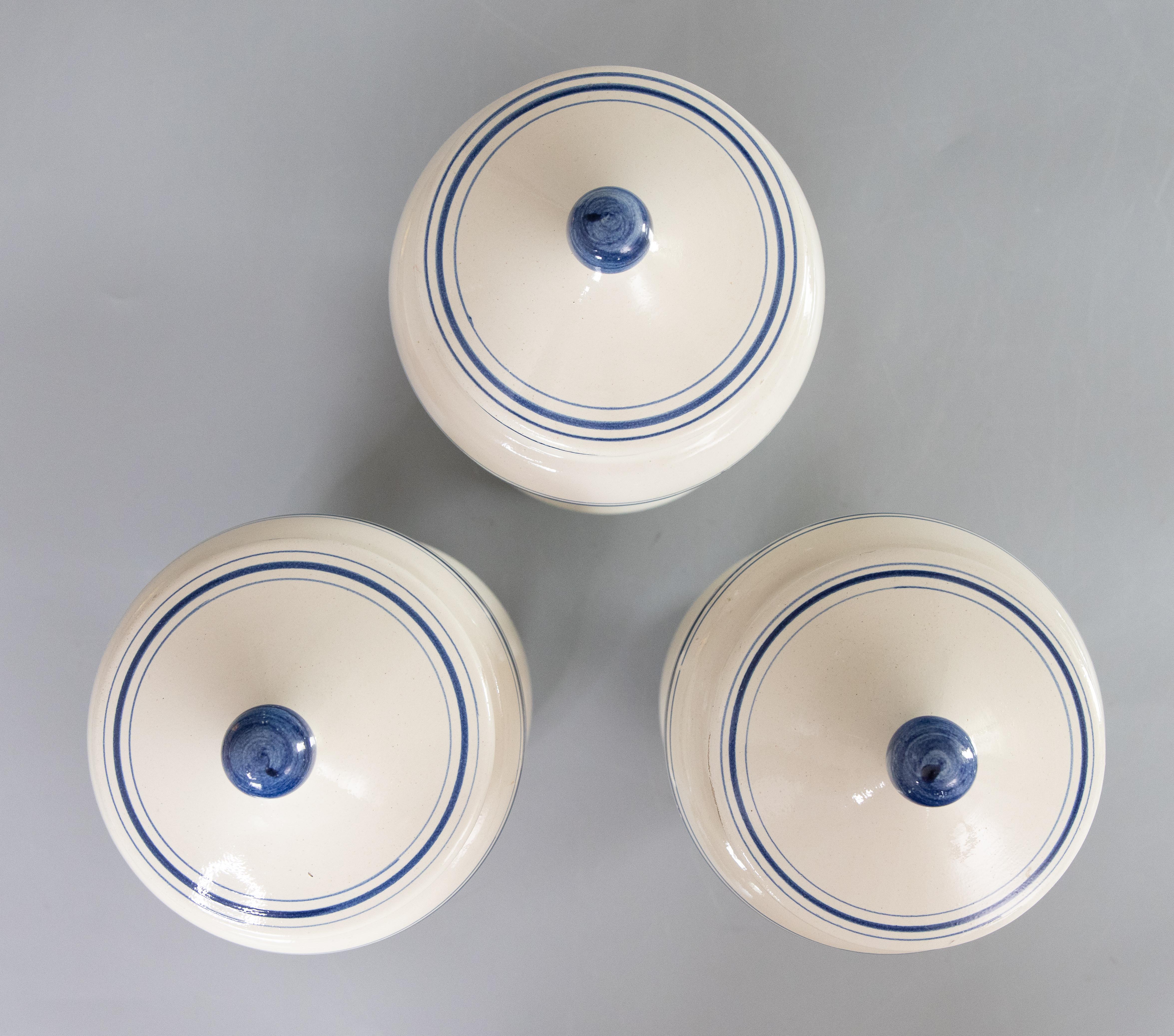 Ensemble de 3 pots d'apothicaire italiens à couvercle, vers 1930 en vente 2