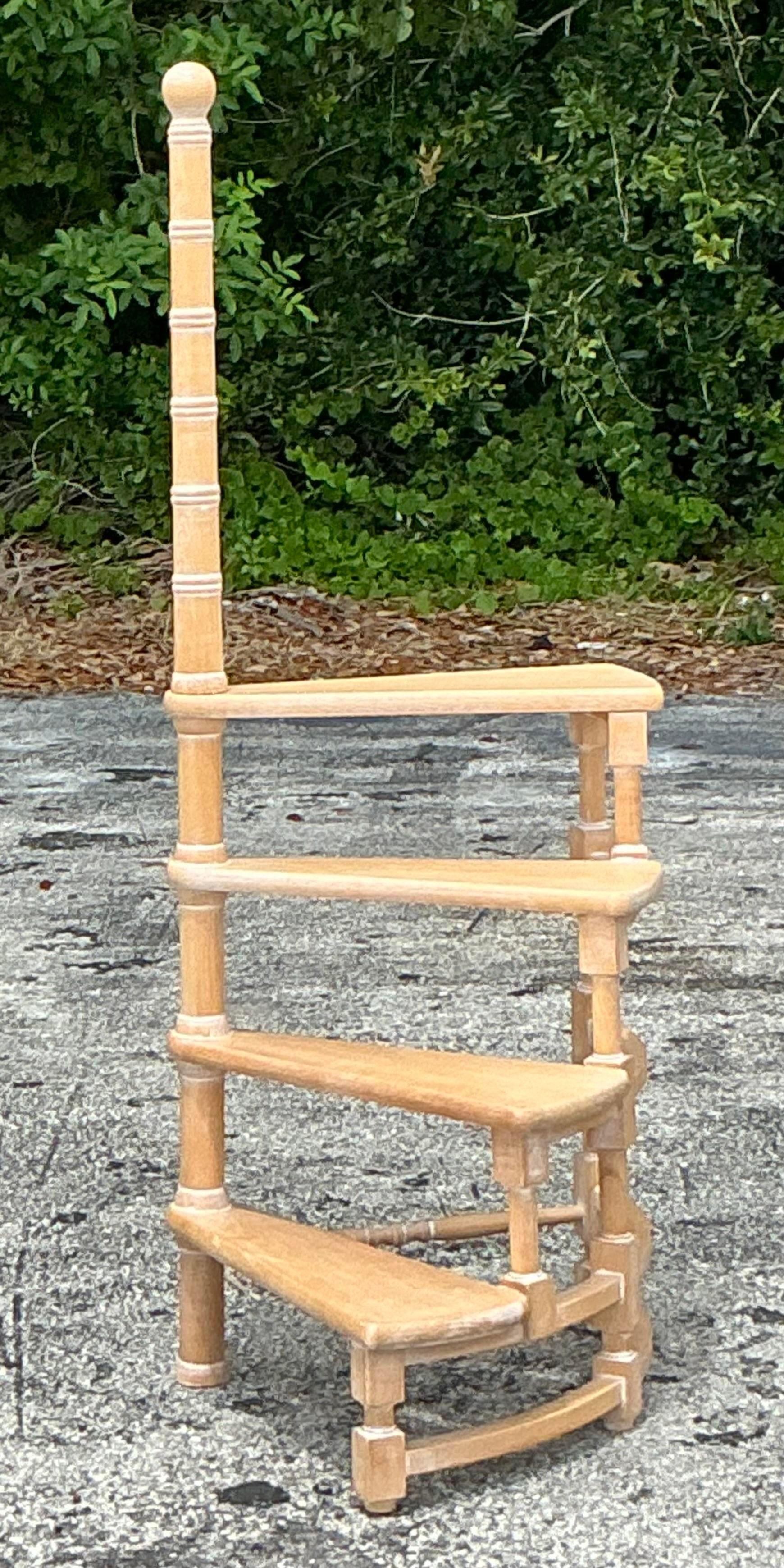 20ième siècle Steps de bibliothèque architecturale italienne vintage en spirale en vente