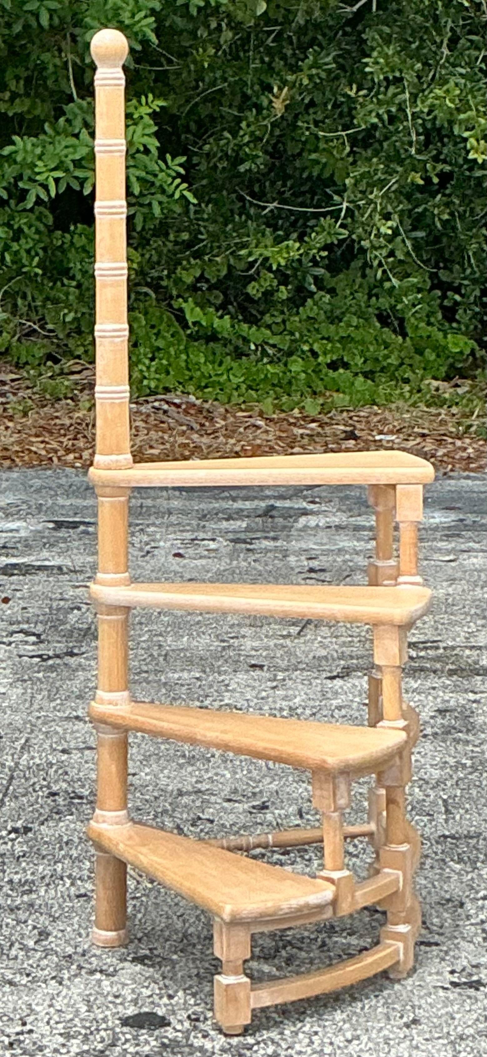 Steps de bibliothèque architecturale italienne vintage en spirale en vente 1