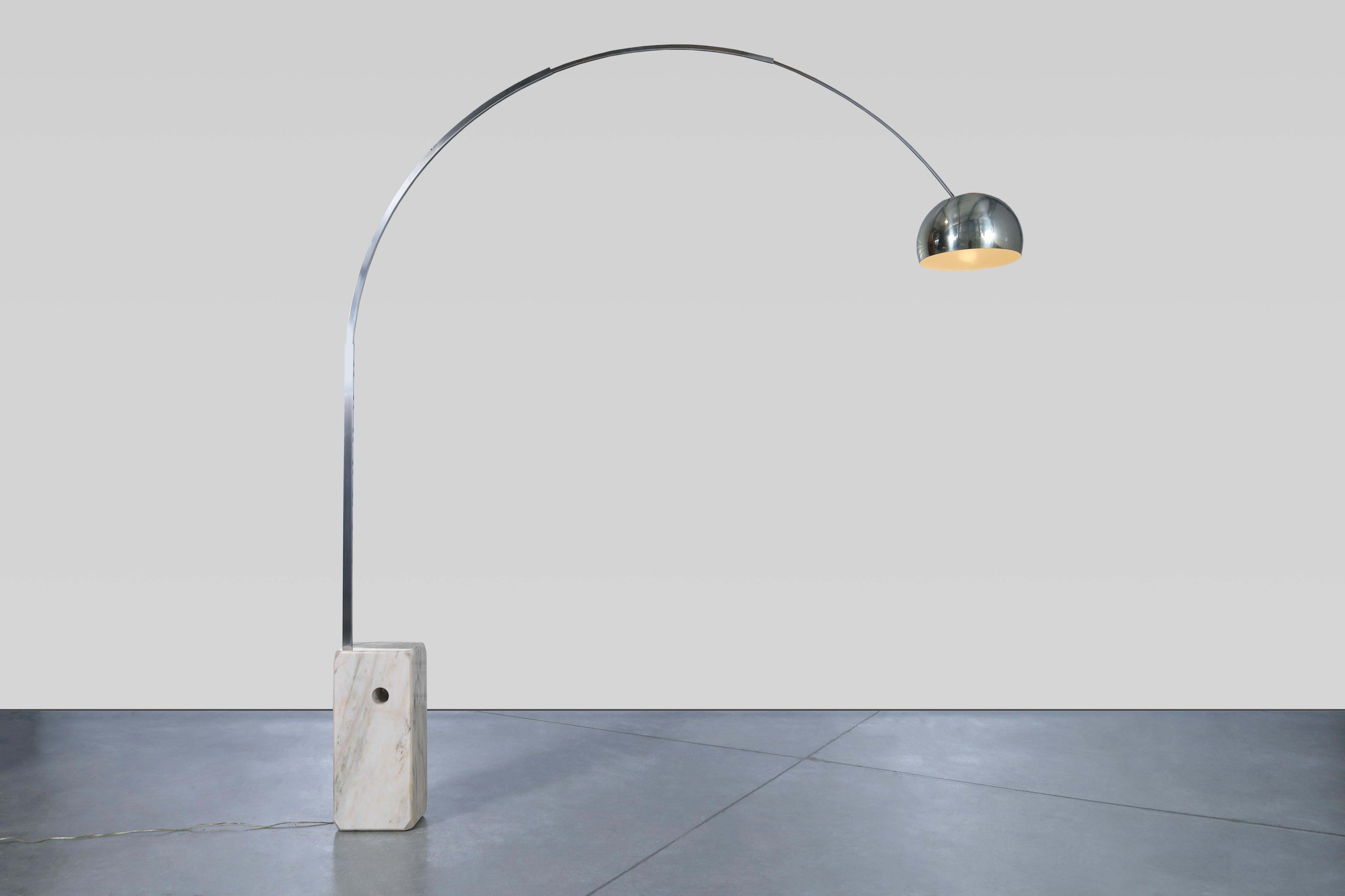 Italienische Vintage-Stehlampen aus Marmor „Arco“ von Achille und Pier Castiglioni, 1960er Jahre im Angebot 3