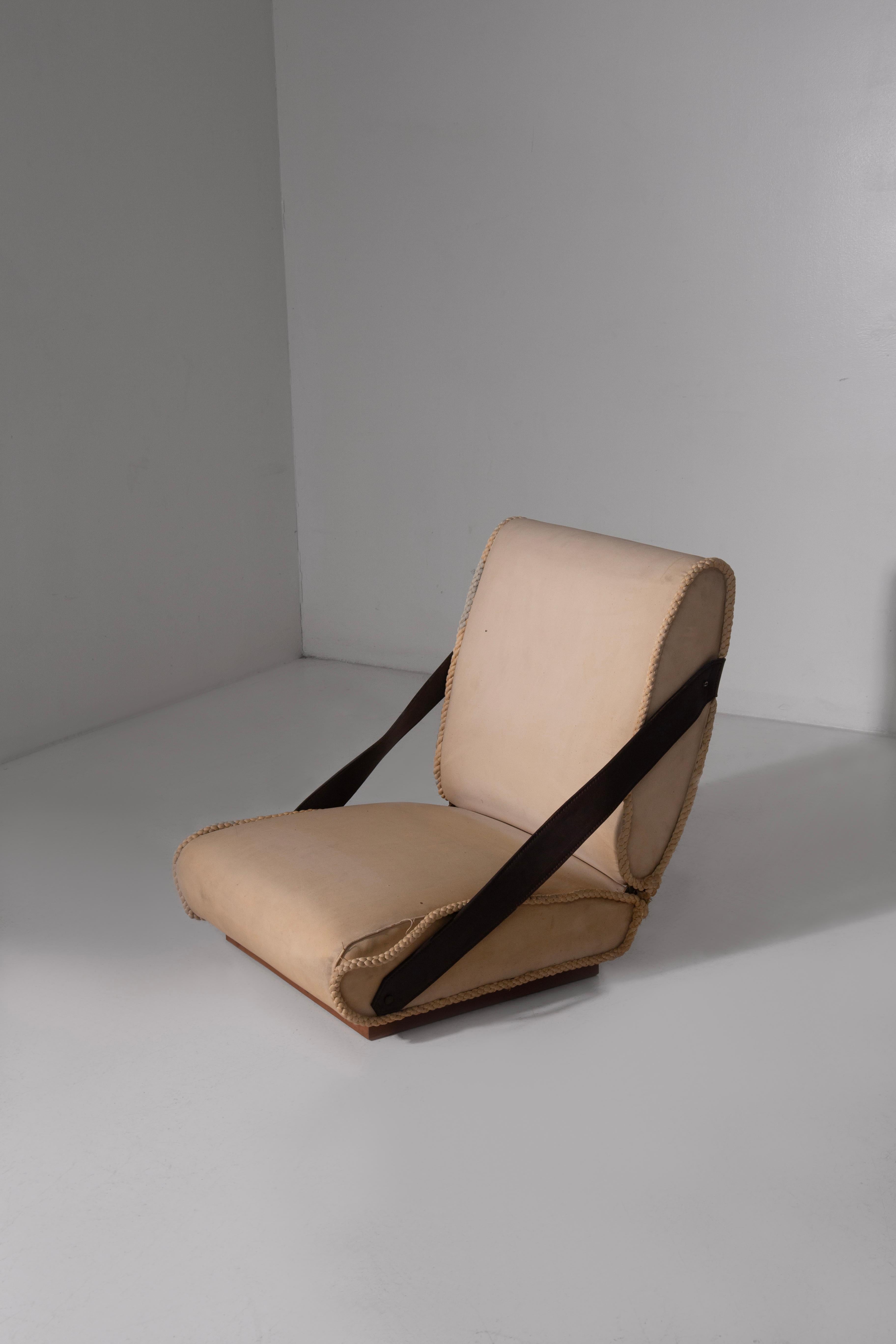 A Unique 1950s Italian Armchair – Bold, Elegant, and Timeless
This extraordinary Italian floor armchair from the 1950s is a rare and iconic piece, reminiscent of the stylistic language of Gio Ponti, one of the most influential figures in Italian