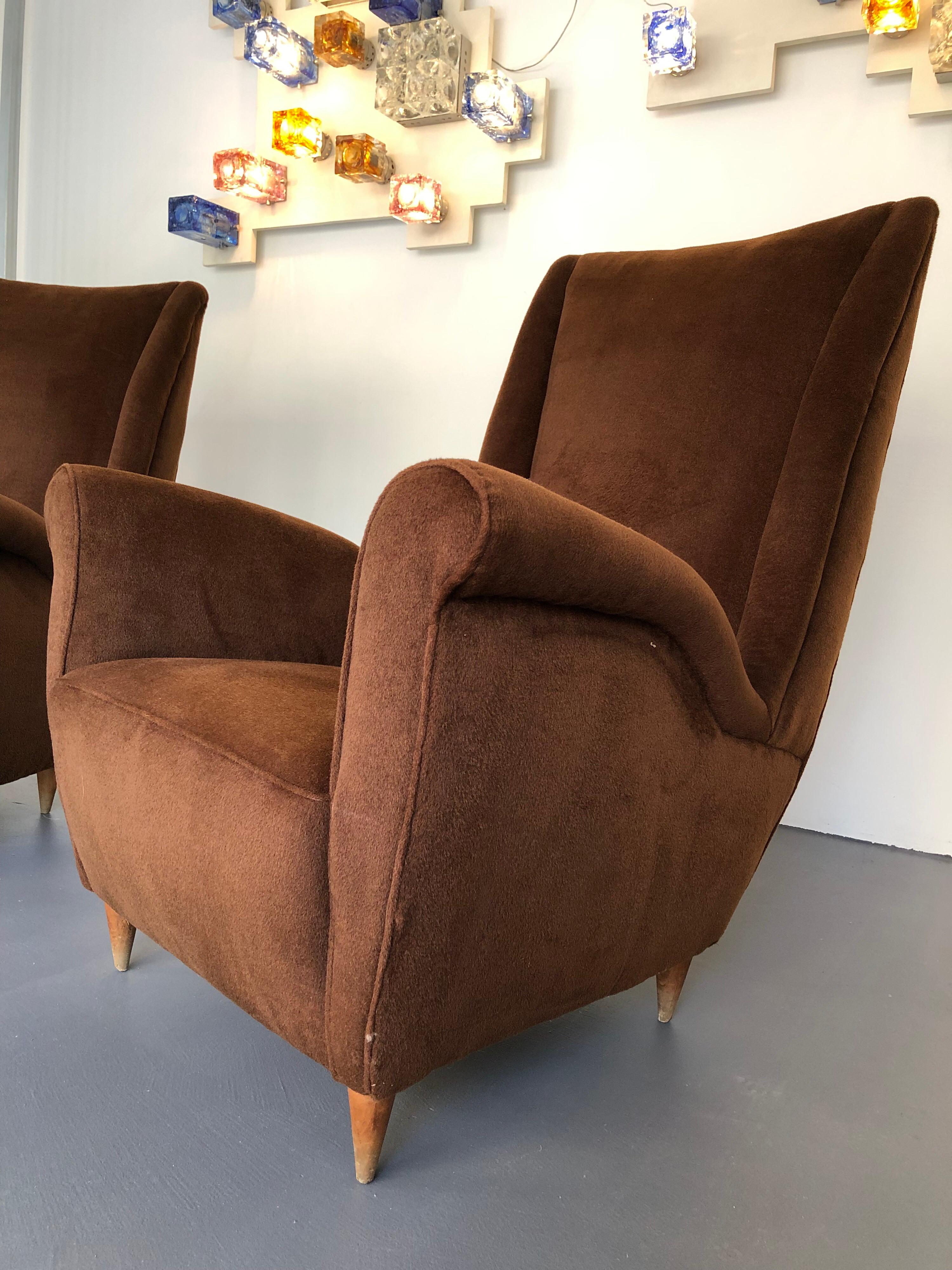 Mid-Century Modern Brown velvet Vintage Italian Armchairs by Gio Ponti, 1950s, Set of 2 For Sale