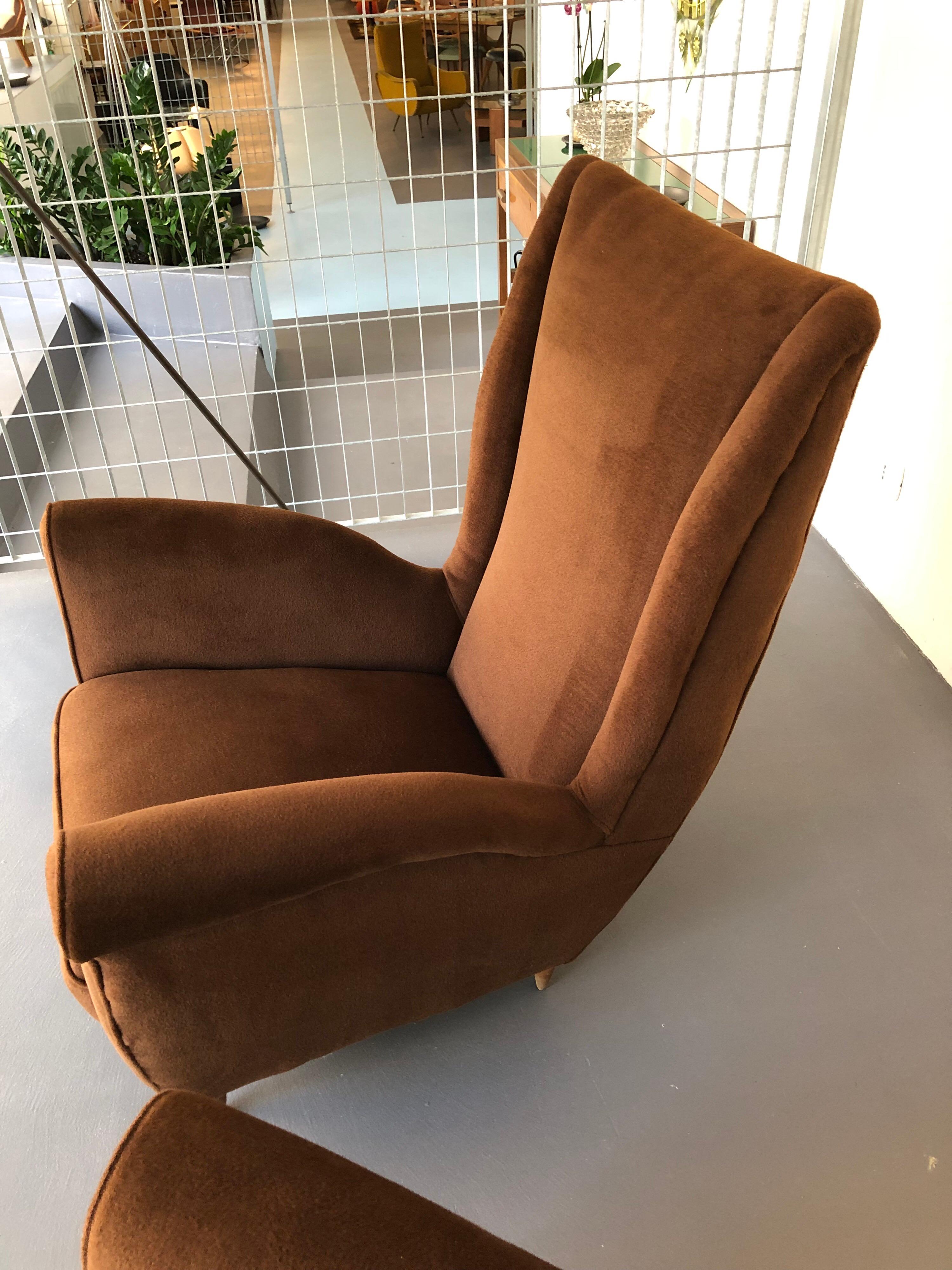 Brown velvet Vintage Italian Armchairs by Gio Ponti, 1950s, Set of 2 For Sale 1