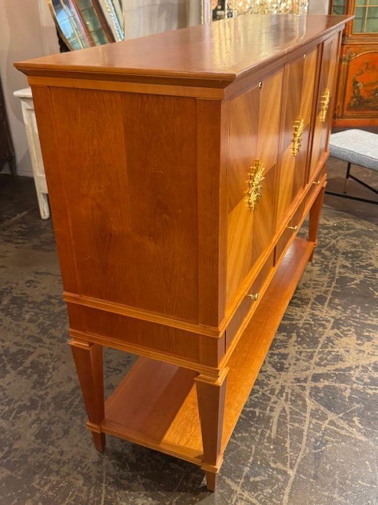 Vintage Italian Art Deco Design Bookmatched Cherrywood Cabinet For Sale 2