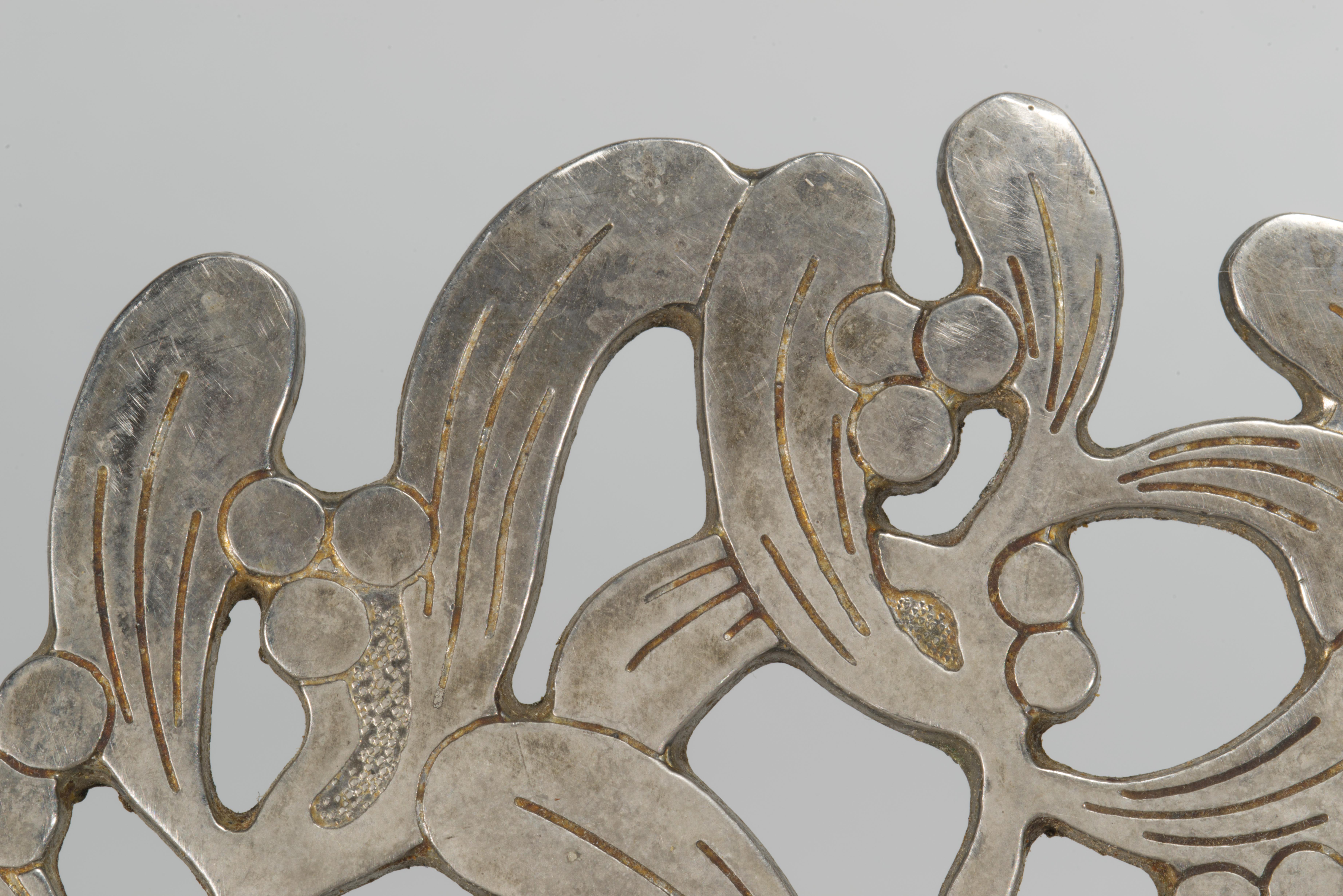 Trébede de metal Art Decó italiano vintage Cesta de bayas Ramas Italiano en venta