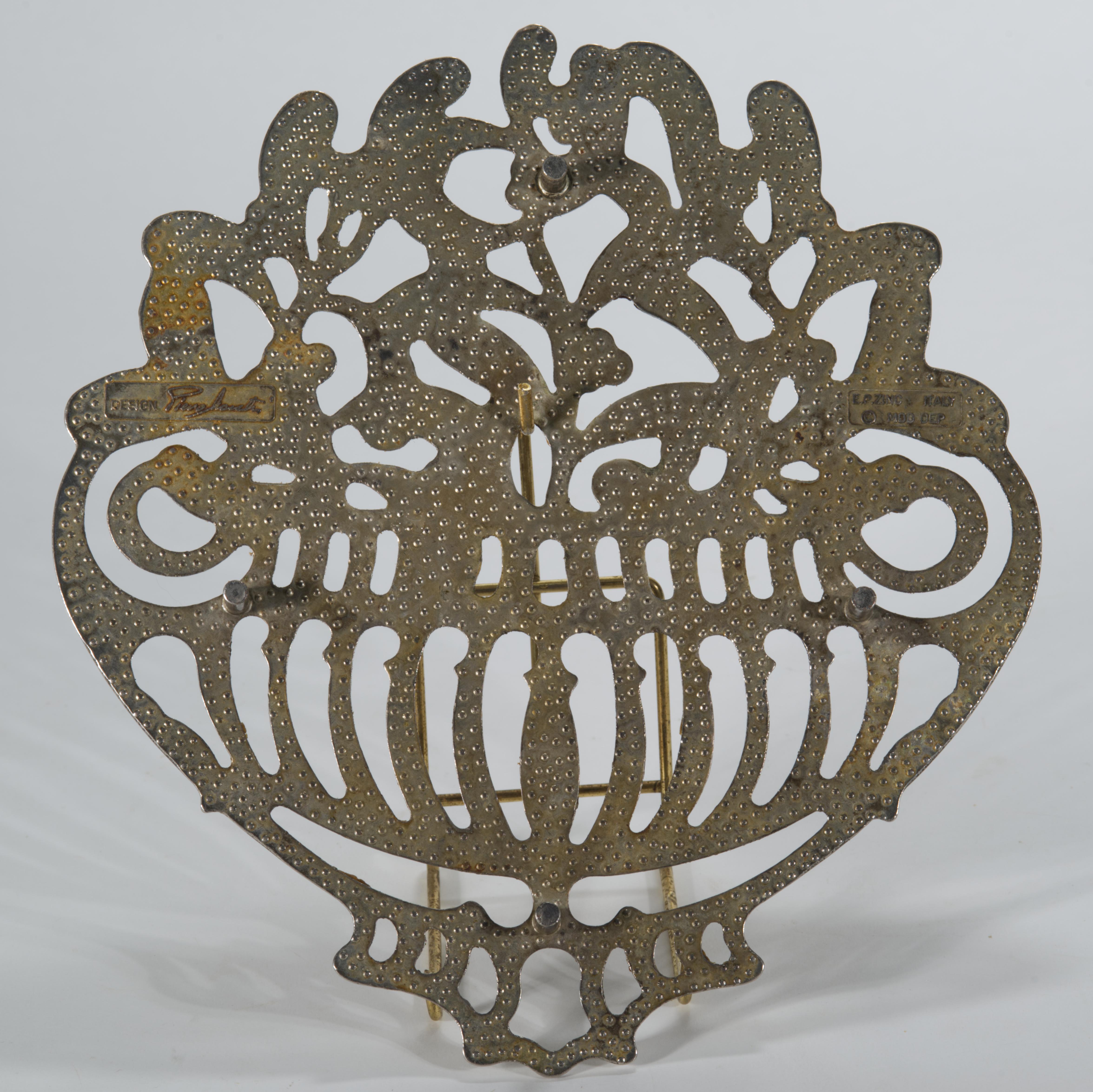 Trébede de metal Art Decó italiano vintage Cesta de bayas Ramas siglo XX en venta