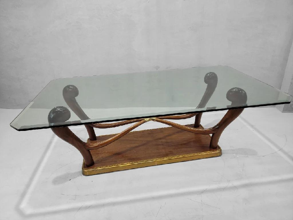 Vintage Italian Art Deco Paulo Buffa Sculptural Scrolled Walnuss & Antique Brass Sockel mit rechteckigen Glasplatte Esstisch

Der italienische Art-Déco-Esstisch, der Paulo Buffa zugeschrieben wird, zeichnet sich durch einen auffallend skulpturalen,