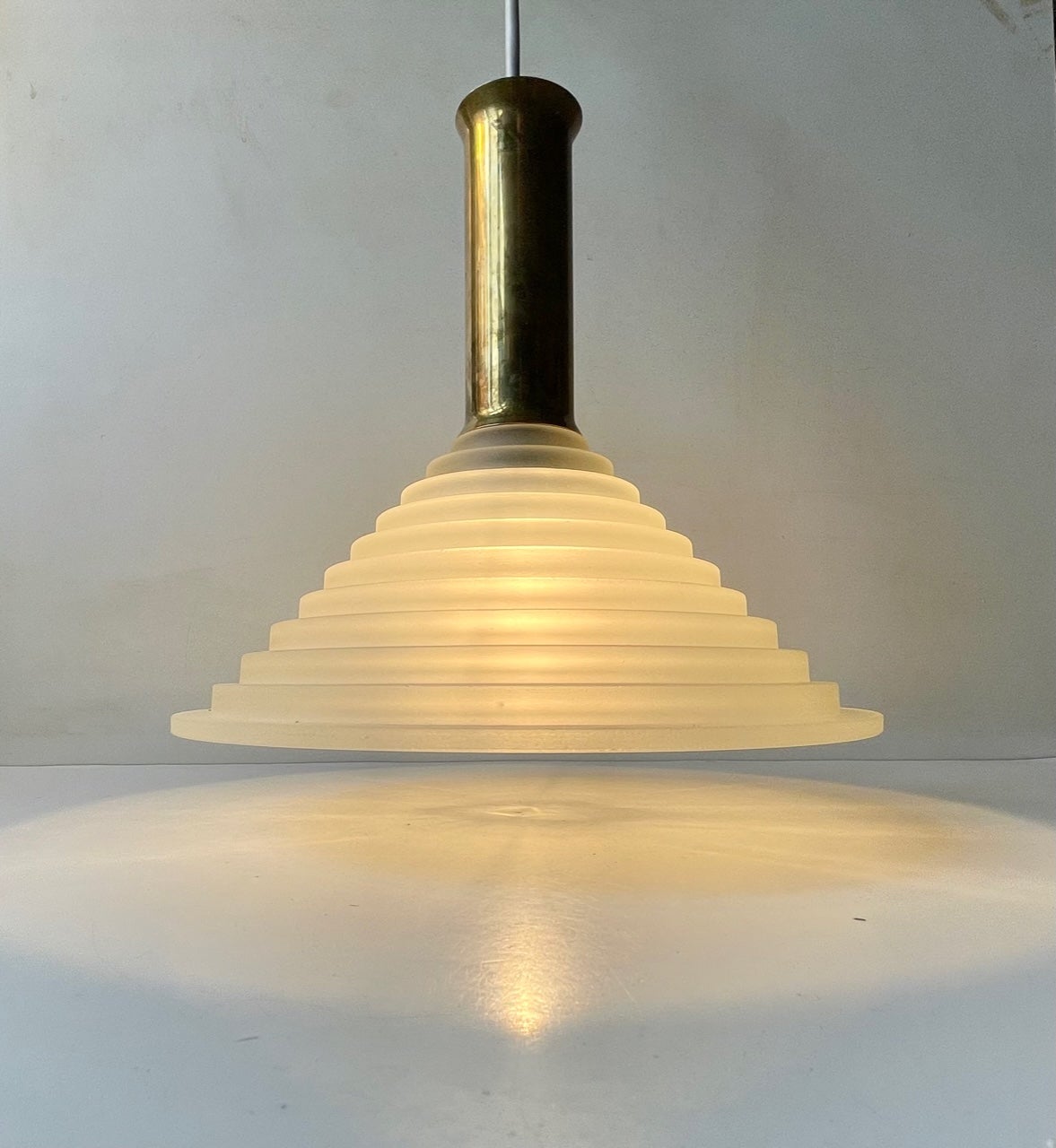 Vintage Italian Art Deco Revival Pendant Lamp in Brass and Glass For Sale 1