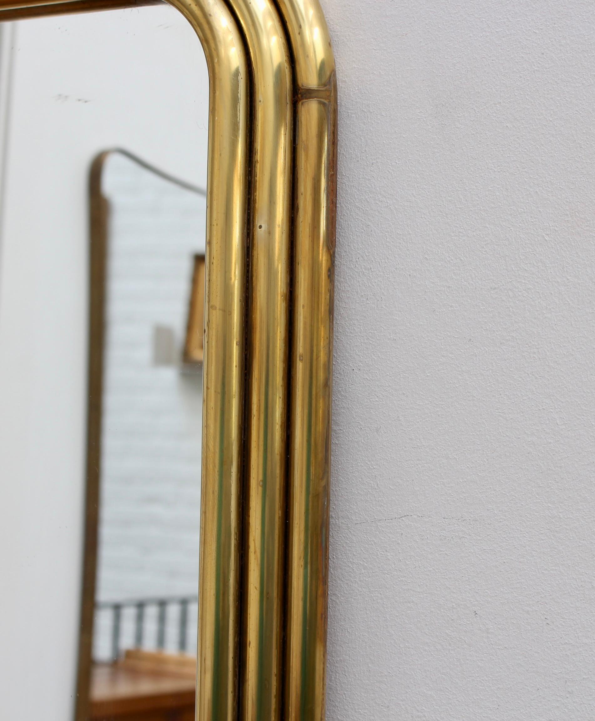 Vintage Italian Art Deco Wall Mirror with Brass Frame (circa 1960s) en vente 6