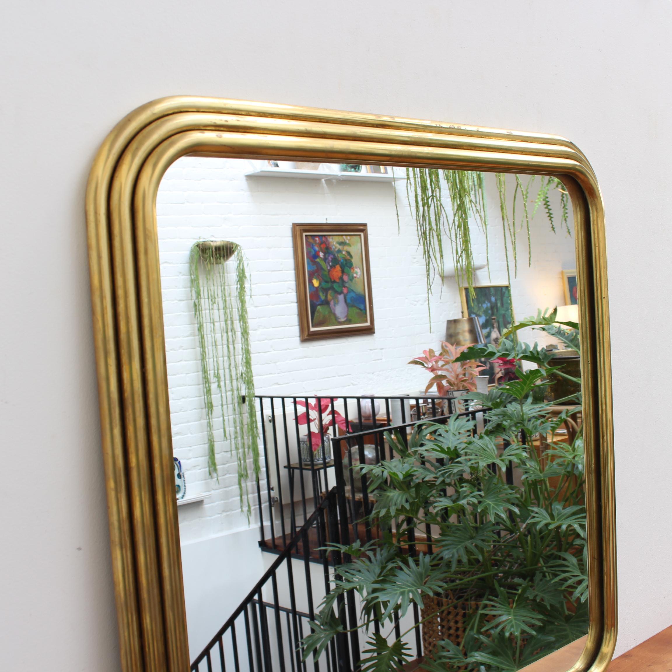 Art déco Vintage Italian Art Deco Wall Mirror with Brass Frame (circa 1960s) en vente