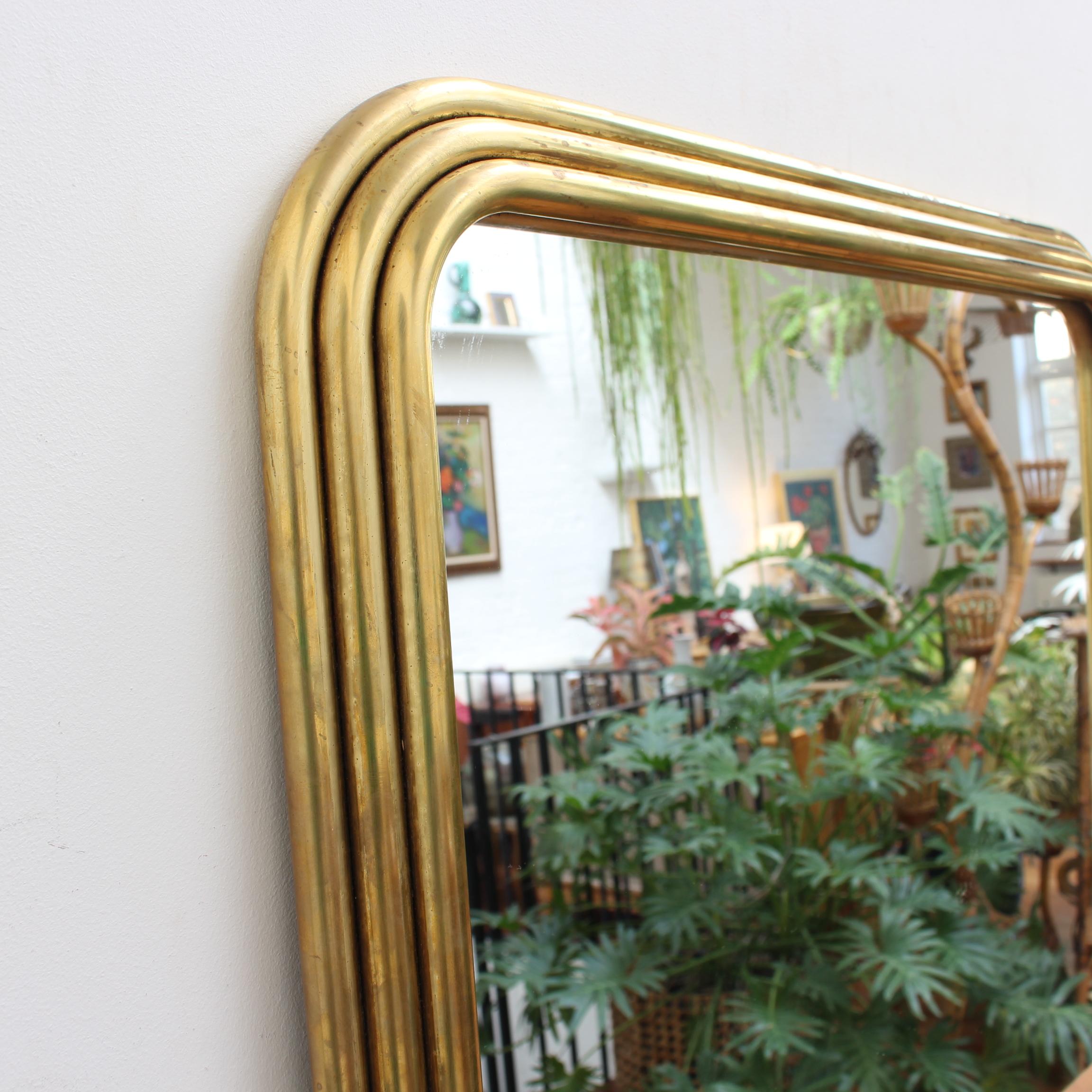 Milieu du XXe siècle Vintage Italian Art Deco Wall Mirror with Brass Frame (circa 1960s) en vente