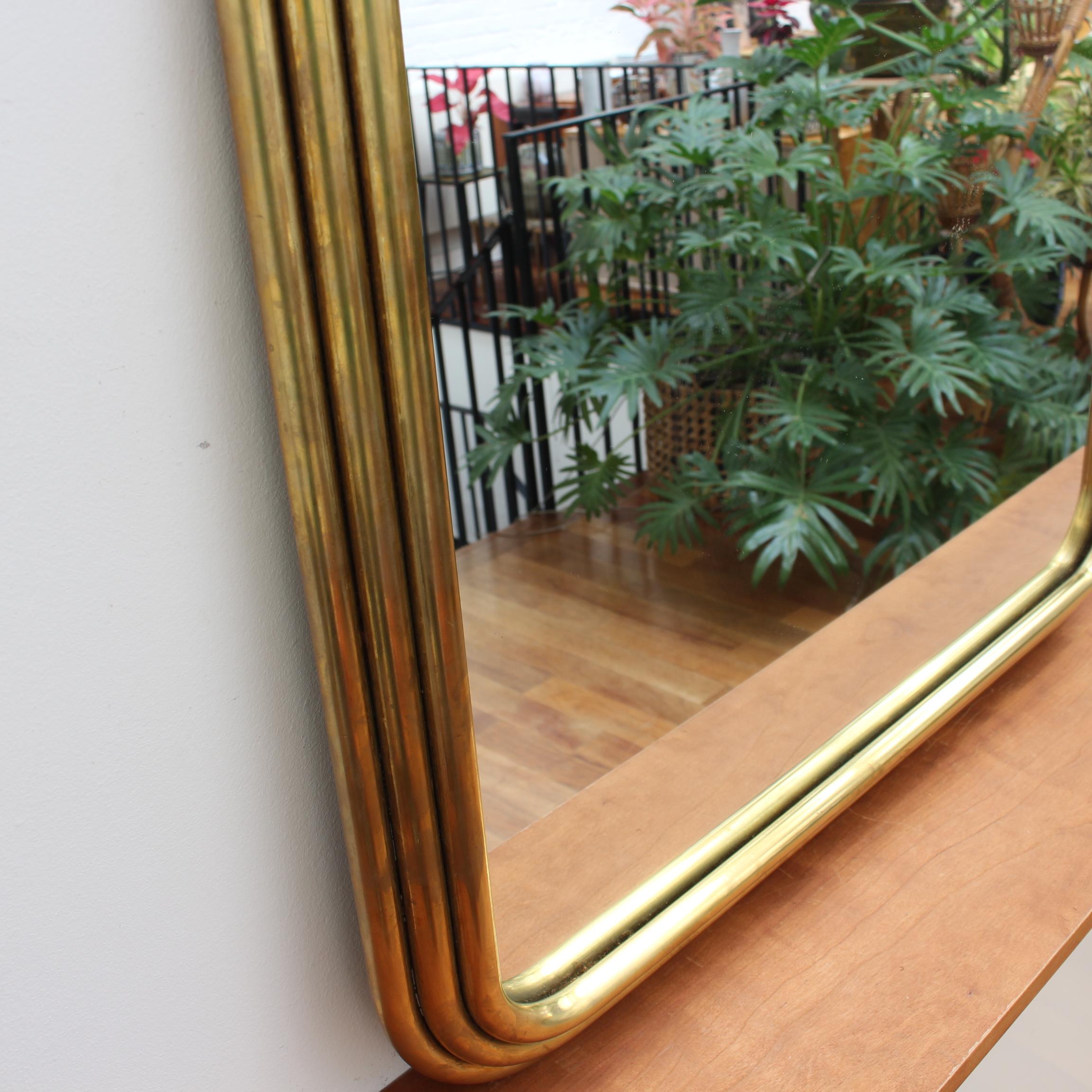 Vintage Italian Art Deco Wall Mirror with Brass Frame (circa 1960s) For Sale 4