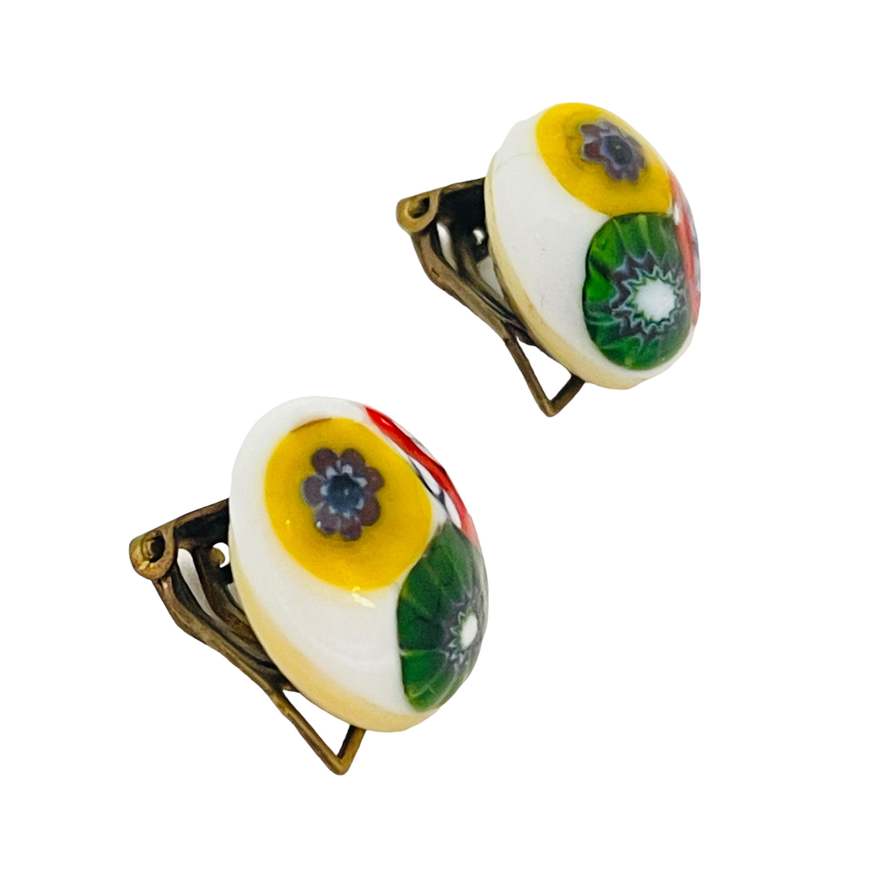 DETALLES

- sin signo 

- tono dorado con cristal 

- pendientes vintage de diseño  

MEDIDAS  

- 

CONDICIÓN

-  muy buen estado vintage con mínimos signos de desgaste 

 Código 33

❤️❤️   JOYAS VINTAGE DE DISEÑO   ❤️❤️

❤️❤️  BOUTIQUE DE