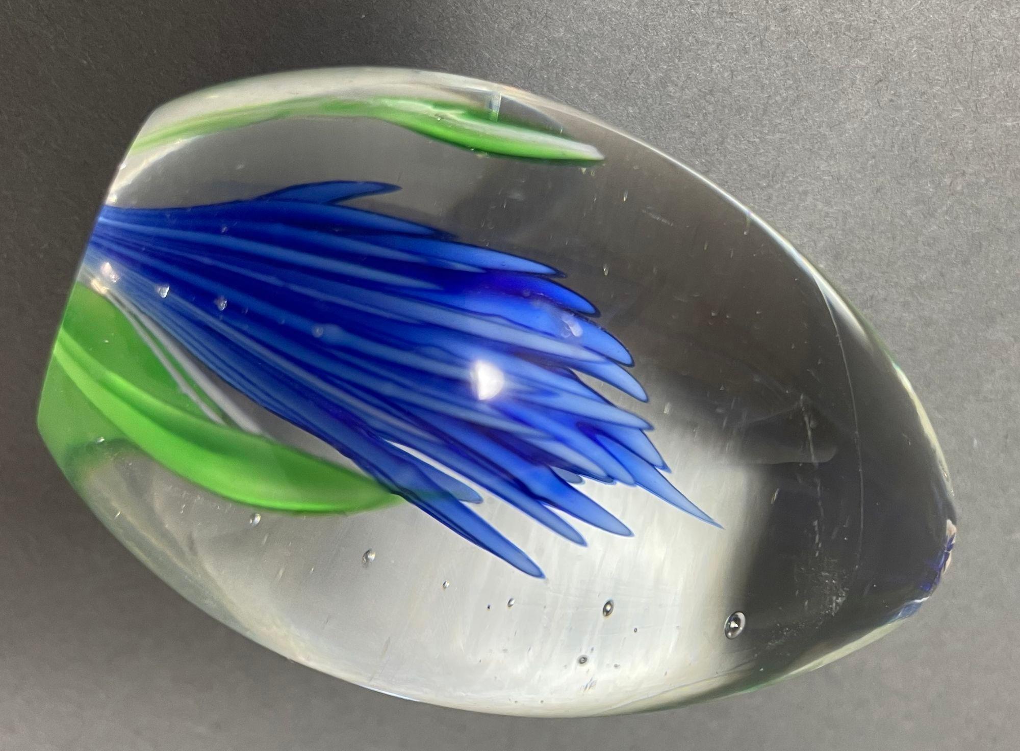 Hand-Crafted Vintage Italian Art Glass Paperweight Blue and Green Egg Shape For Sale