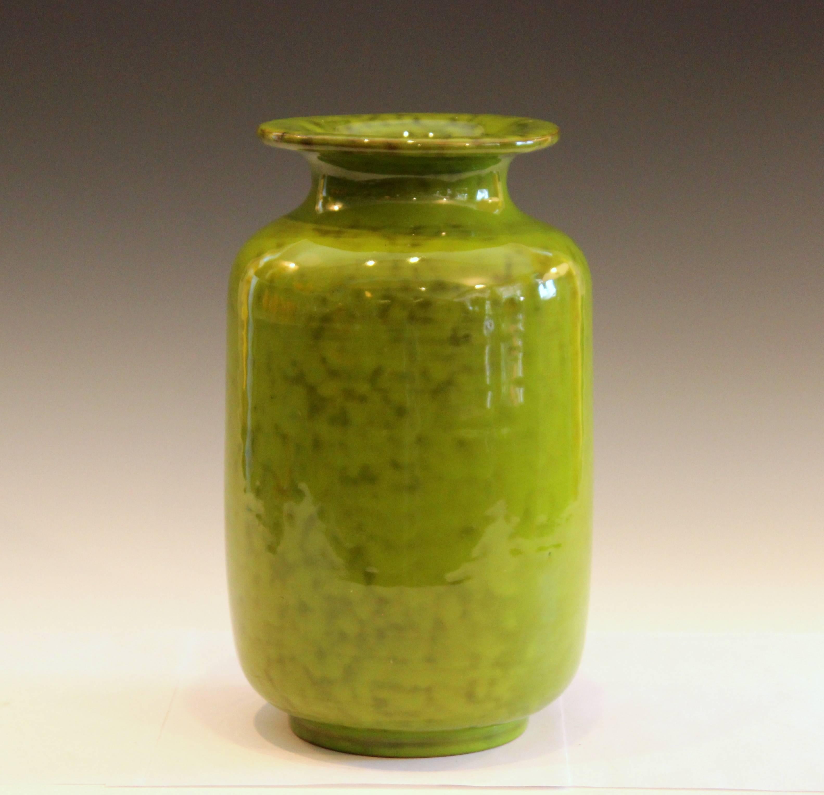 Vintage Italian Art Pottery Bright Kelly Lime Green Italica Ars Raymor PV Vase In Excellent Condition In Wilton, CT