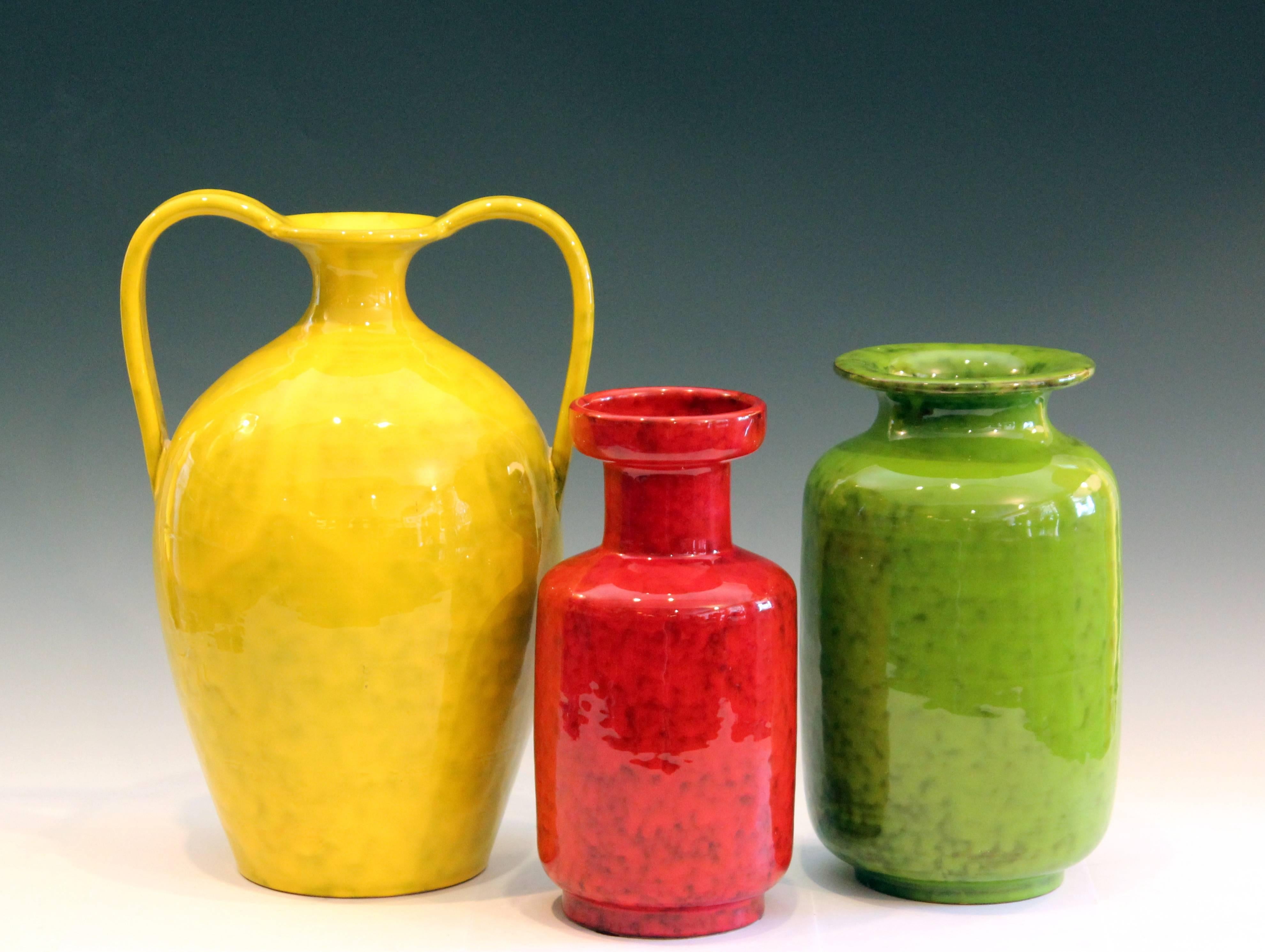 Mid-20th Century Vintage Italian Art Pottery Bright Kelly Lime Green Italica Ars Raymor PV Vase