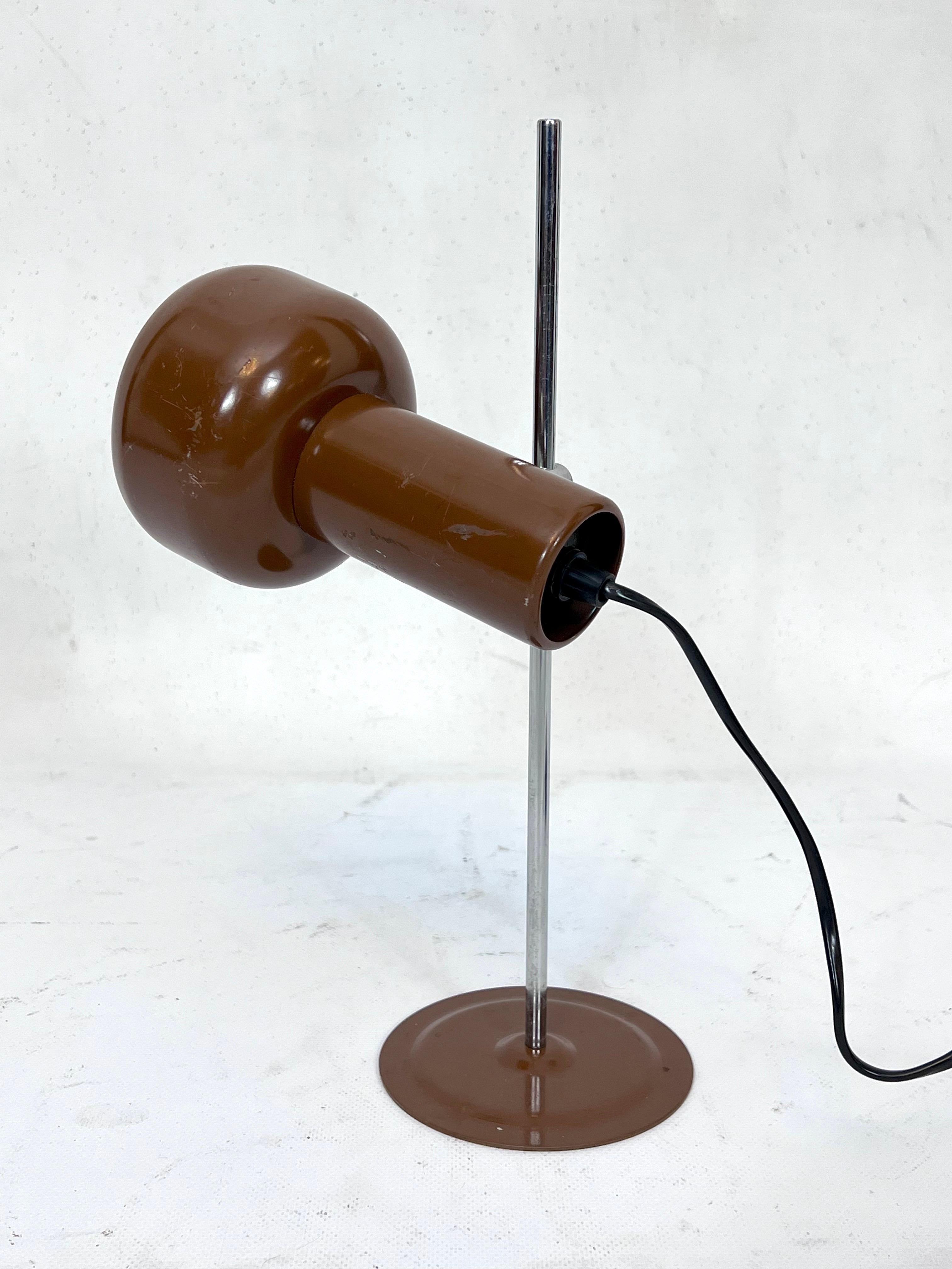 Vintage Italian Articulated Metal Table Lamp from 70s In Fair Condition For Sale In Catania, CT