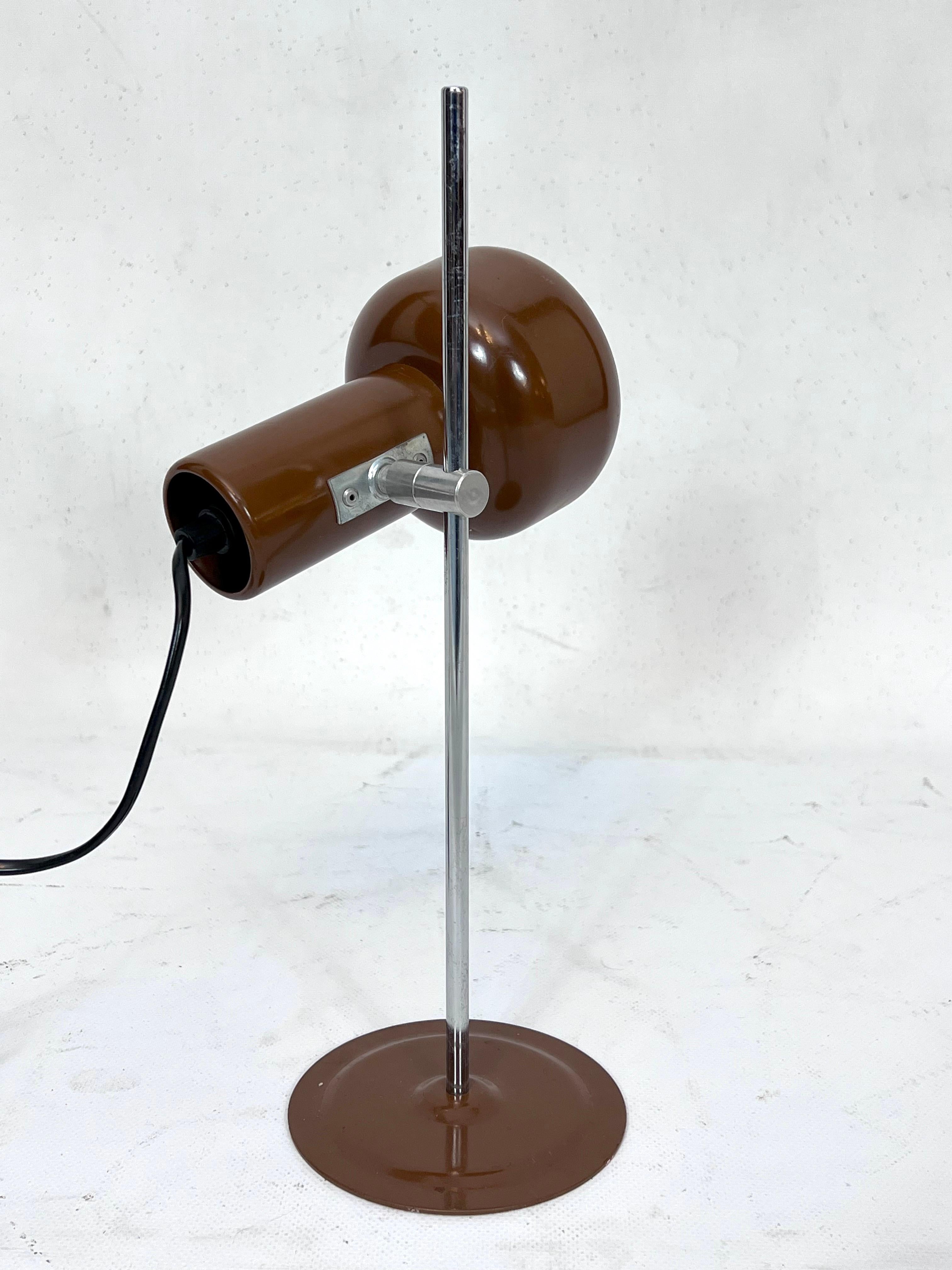 Vintage Italian Articulated Metal Table Lamp from 70s For Sale 1