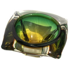 Cendrier italien vintage, massif verre de Murano « Uranium », teintes jaune et verte