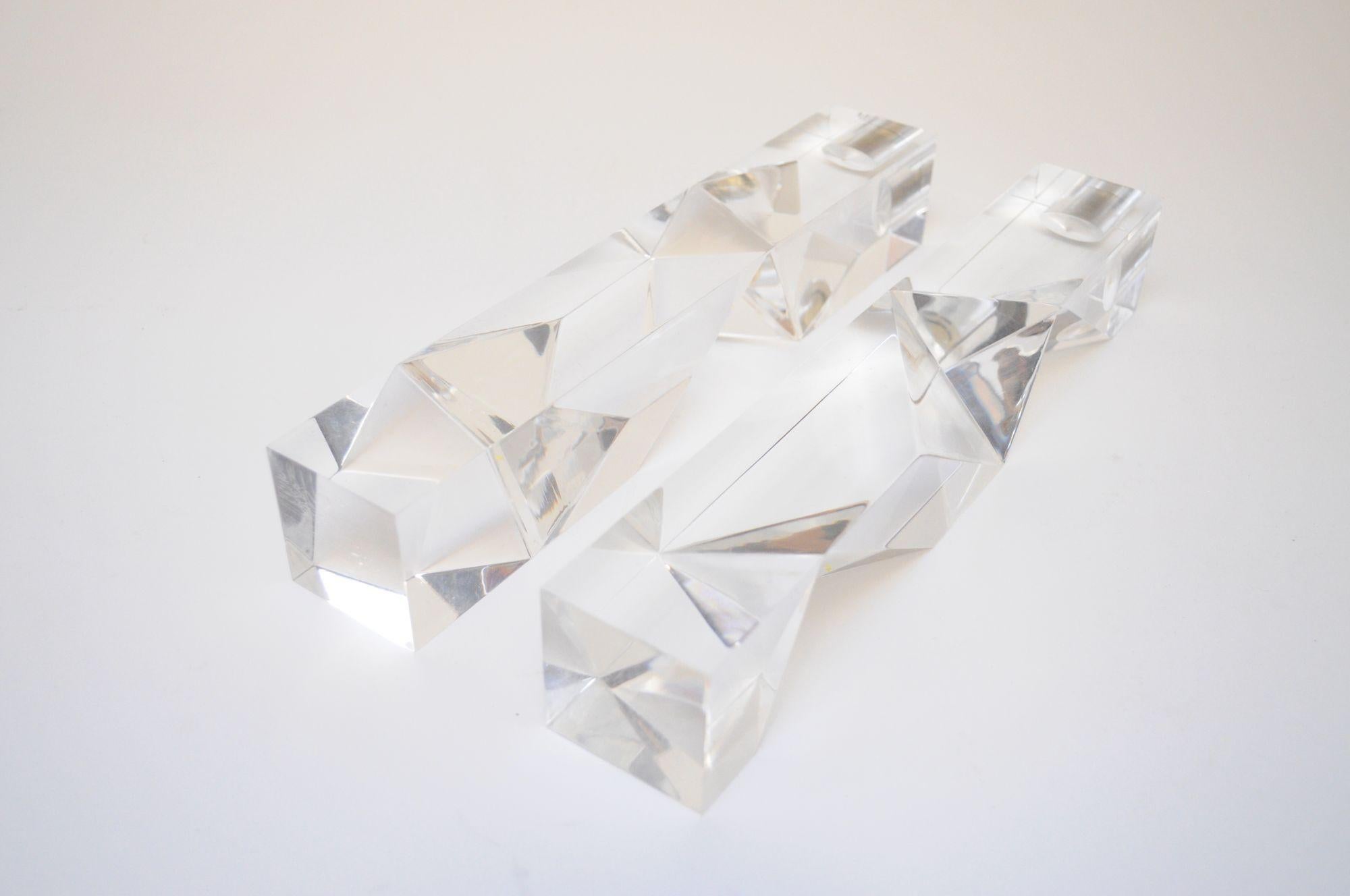 Portacandele scultoreo asimmetrico in lucite e ottone d'epoca in vendita 10