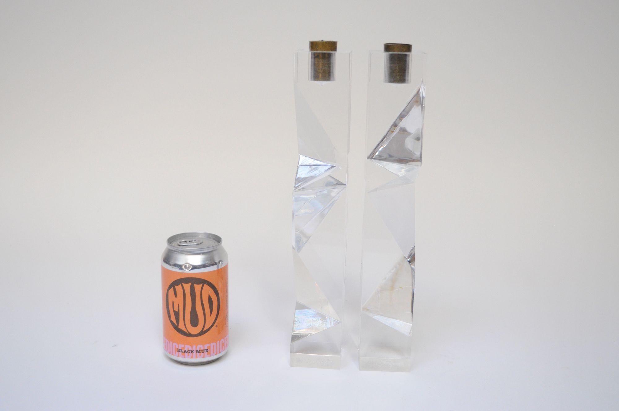 Portacandele scultoreo asimmetrico in lucite e ottone d'epoca in vendita 2