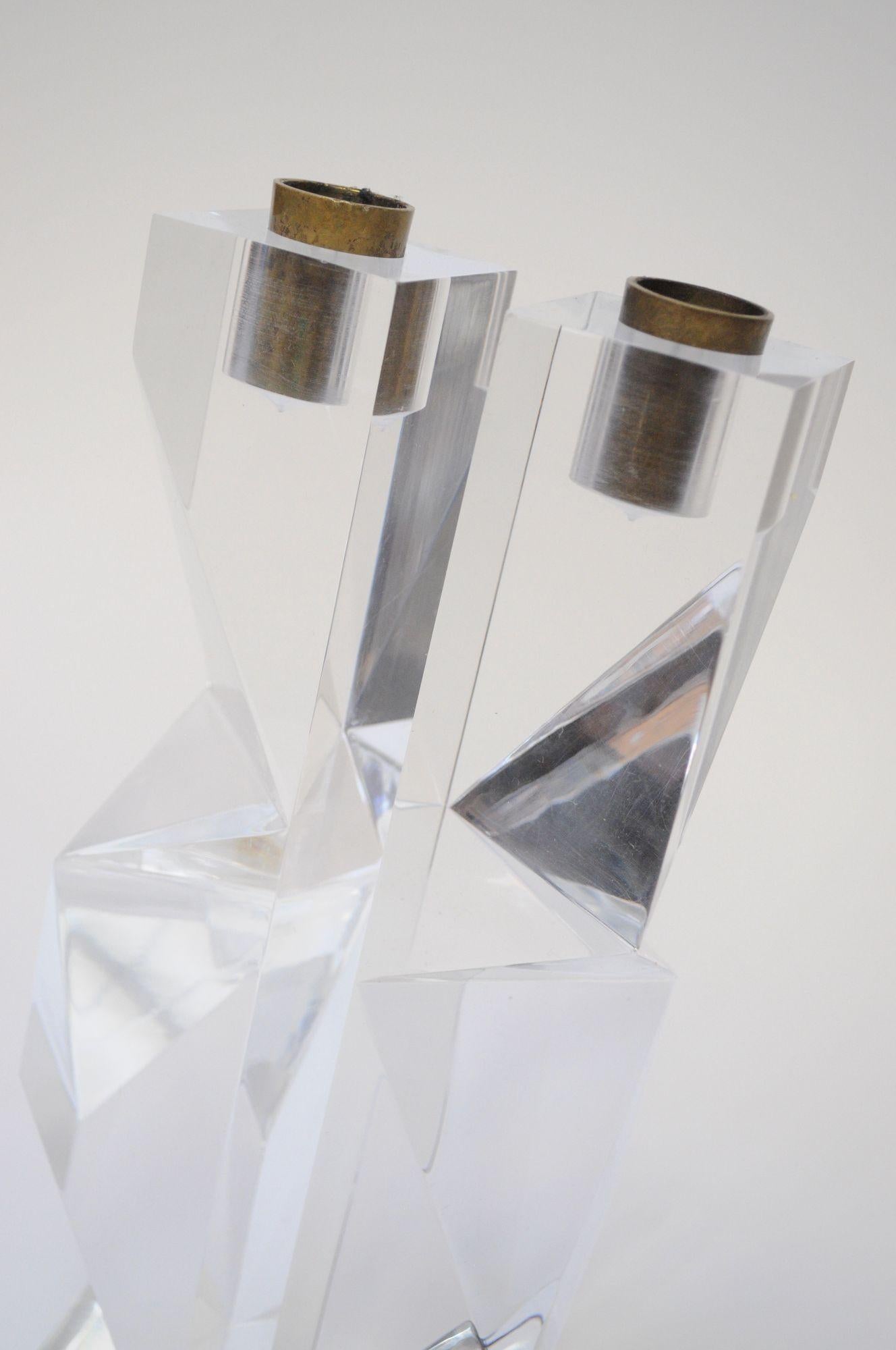 Portacandele scultoreo asimmetrico in lucite e ottone d'epoca in vendita 7