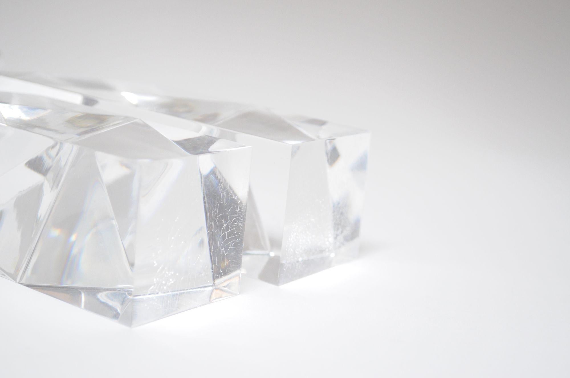 Portacandele scultoreo asimmetrico in lucite e ottone d'epoca in vendita 3
