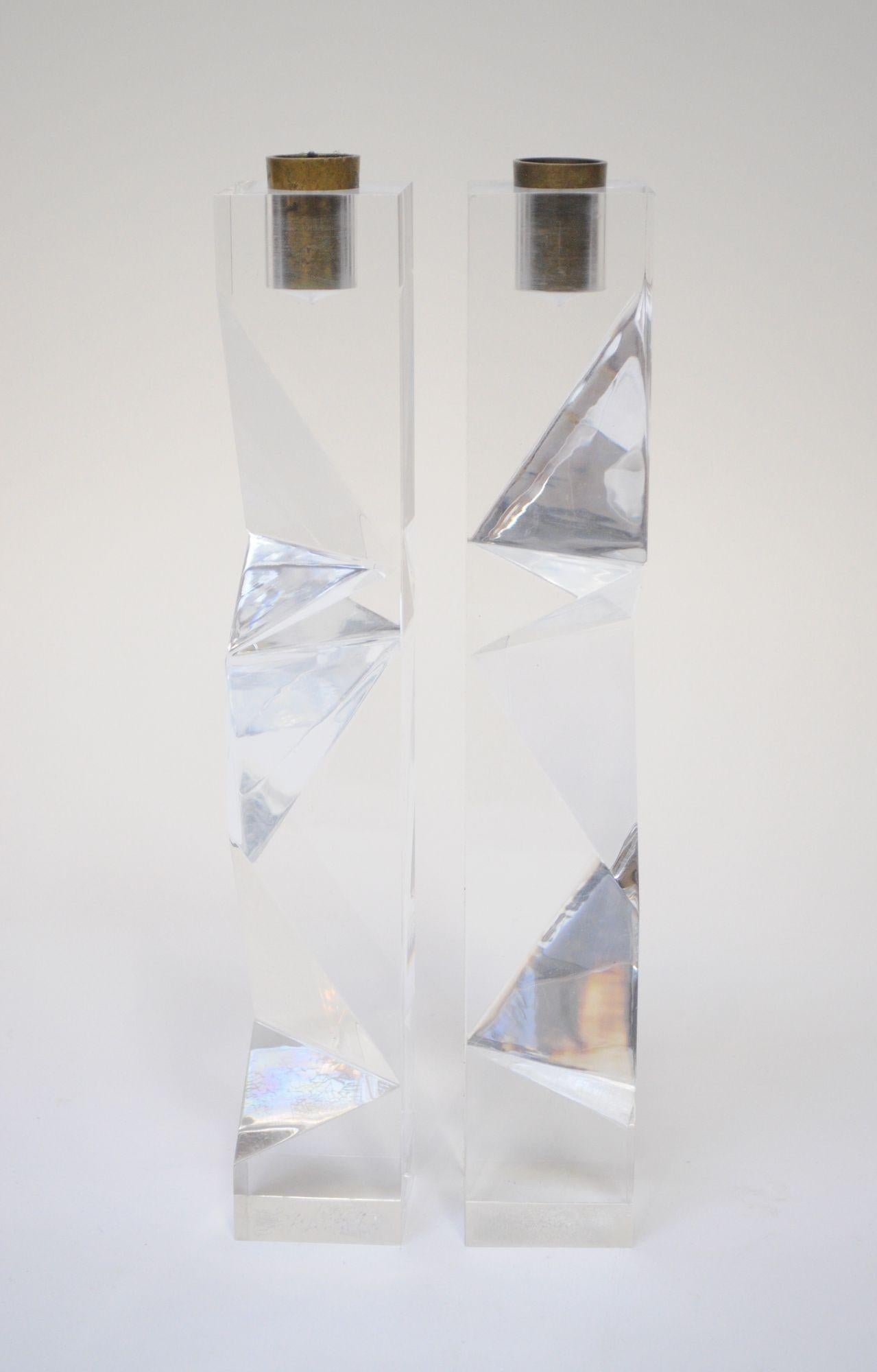 Portacandele scultoreo asimmetrico in lucite e ottone d'epoca in vendita 12