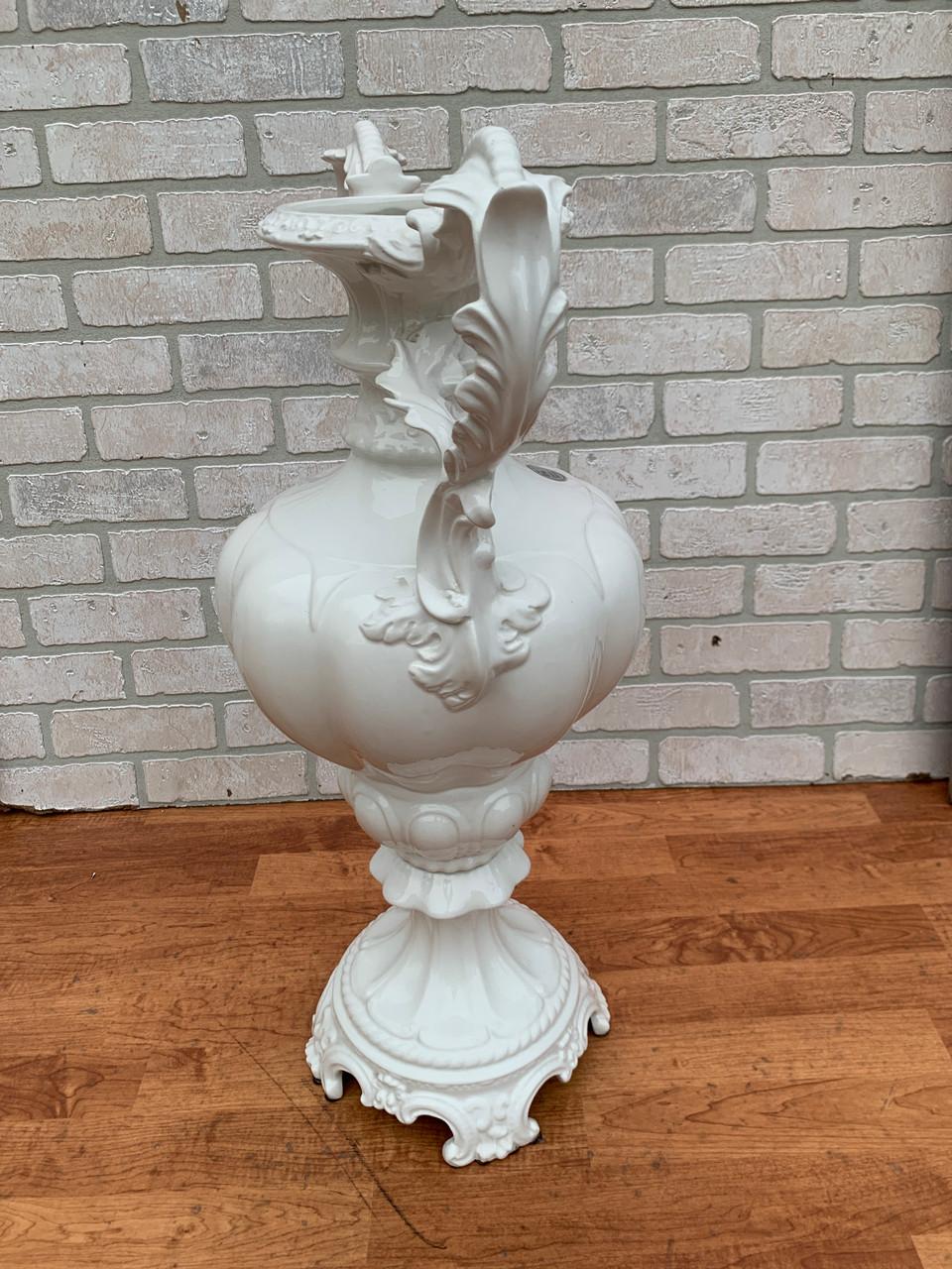 Country Vaso di Capodimonte bianco dei fratelli Azzolin d'epoca con maniglie in vendita