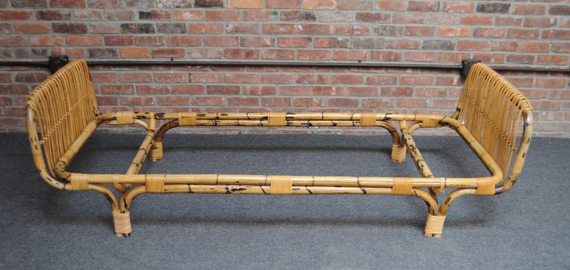 Vintage Italian Bamboo and Rattan Daybed by Tito Agnoli for Bonacina In Good Condition In Brooklyn, NY