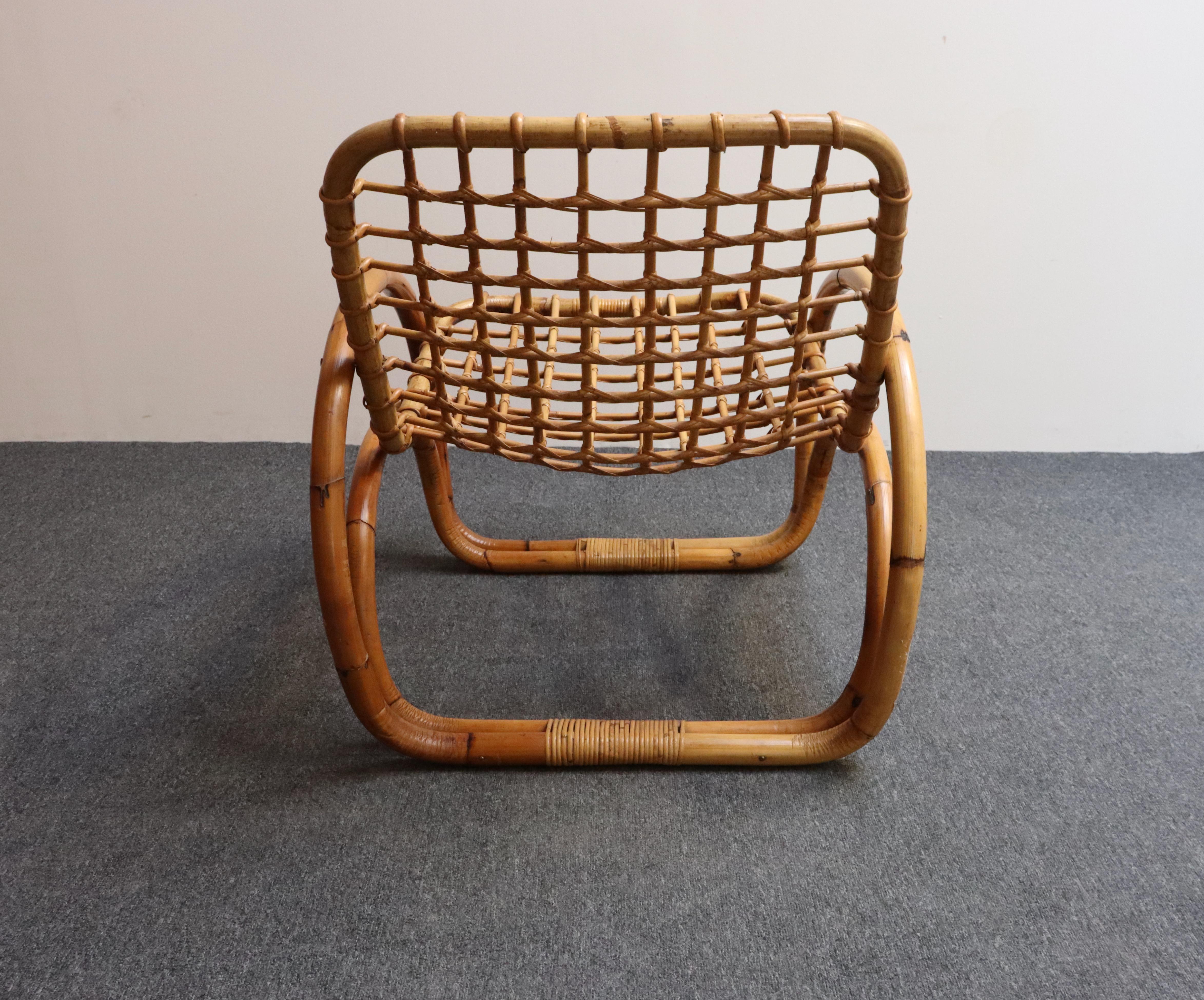 Vintage Italian Bamboo and Wicker Sculptural Lounge Chair mit zusätzlichen Polstern (Bambus) im Angebot