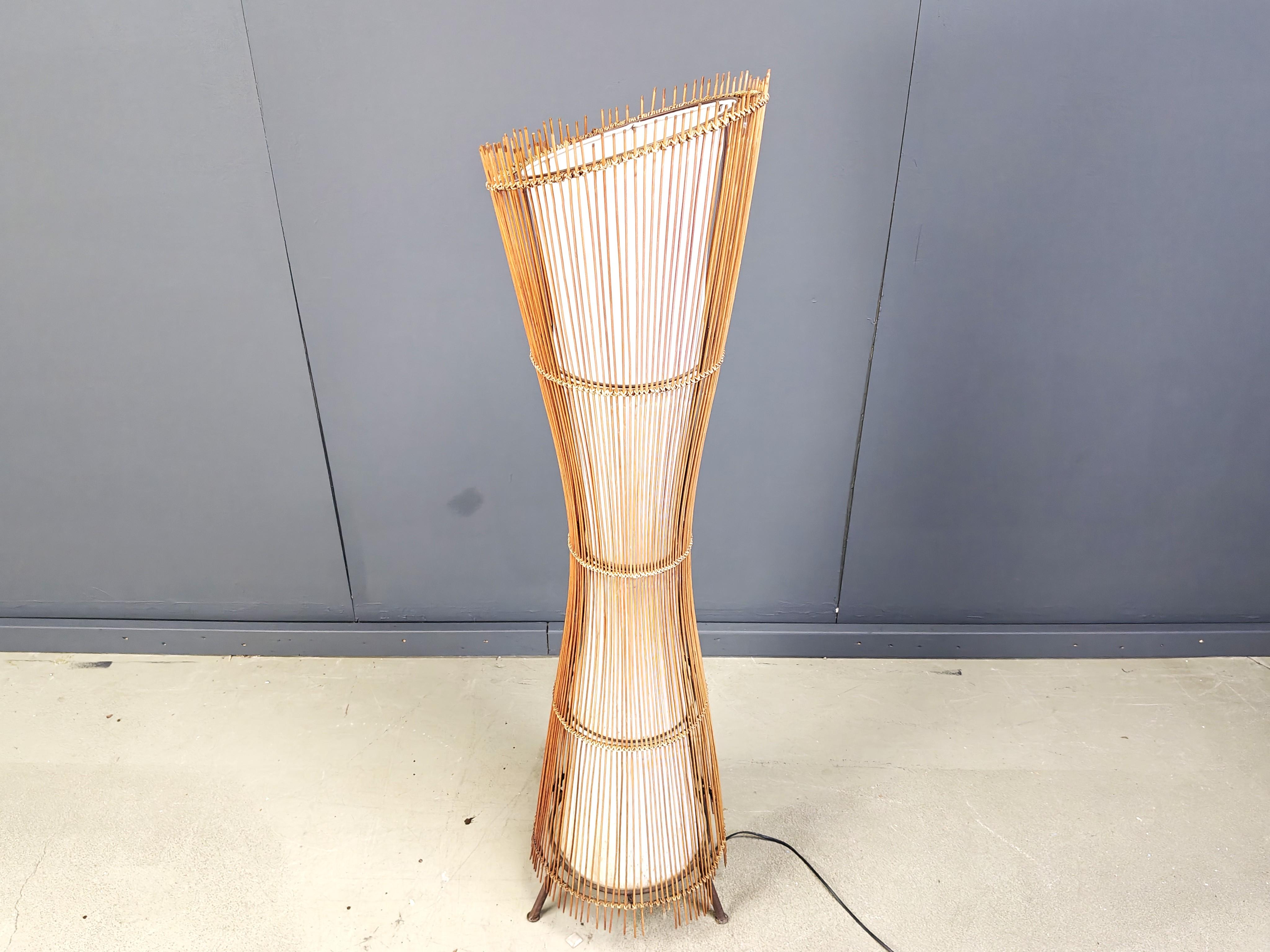 Mid century floor lamp in bamboo after Franco Albini.

Beautiful shaped bamboo frame with a inner fabric lamp shade creating a soft dim light.

1960s - Italy

Good condition

Dimensions: 
Height: 165cm
Diameter: 45cm

Ref.: 25073016

*All images are