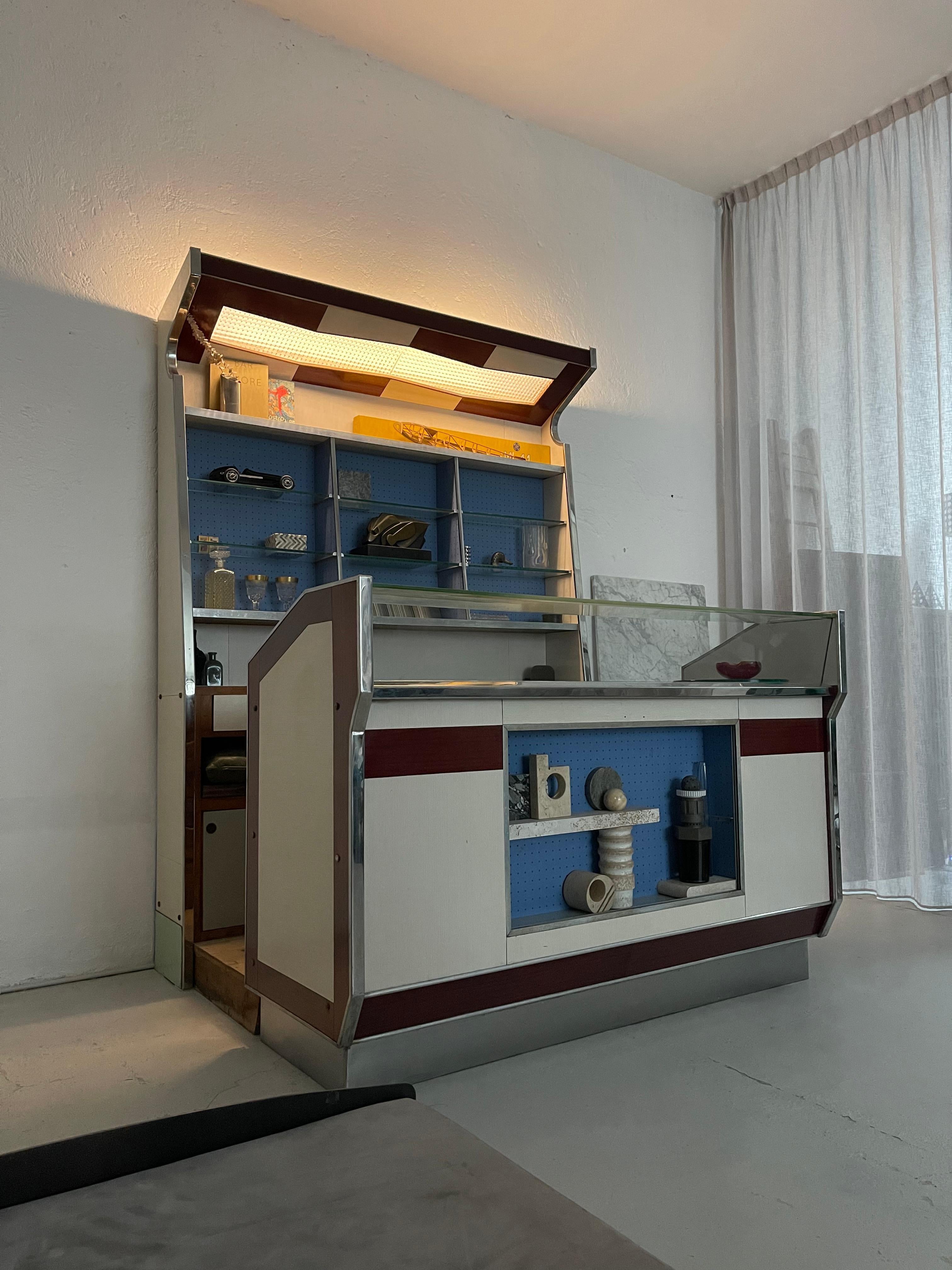 Vintage Italian Bar Counter in Wood and Veneer from the 1950s, Old Milanese Bar 9