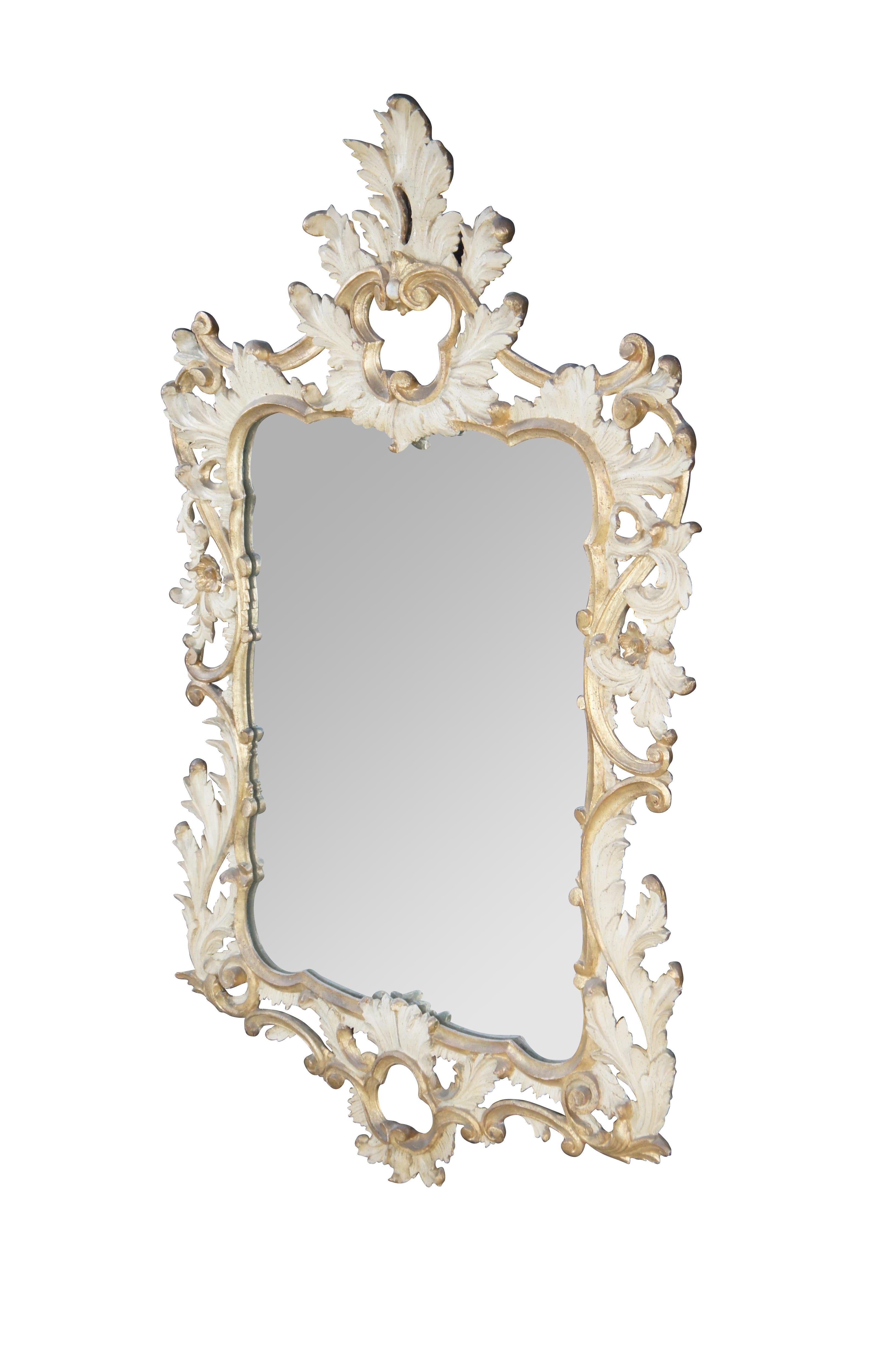 Barocco Specchio da parete d'epoca in stile barocco rococò con foglia d'acanto e sopra la mensola in vendita