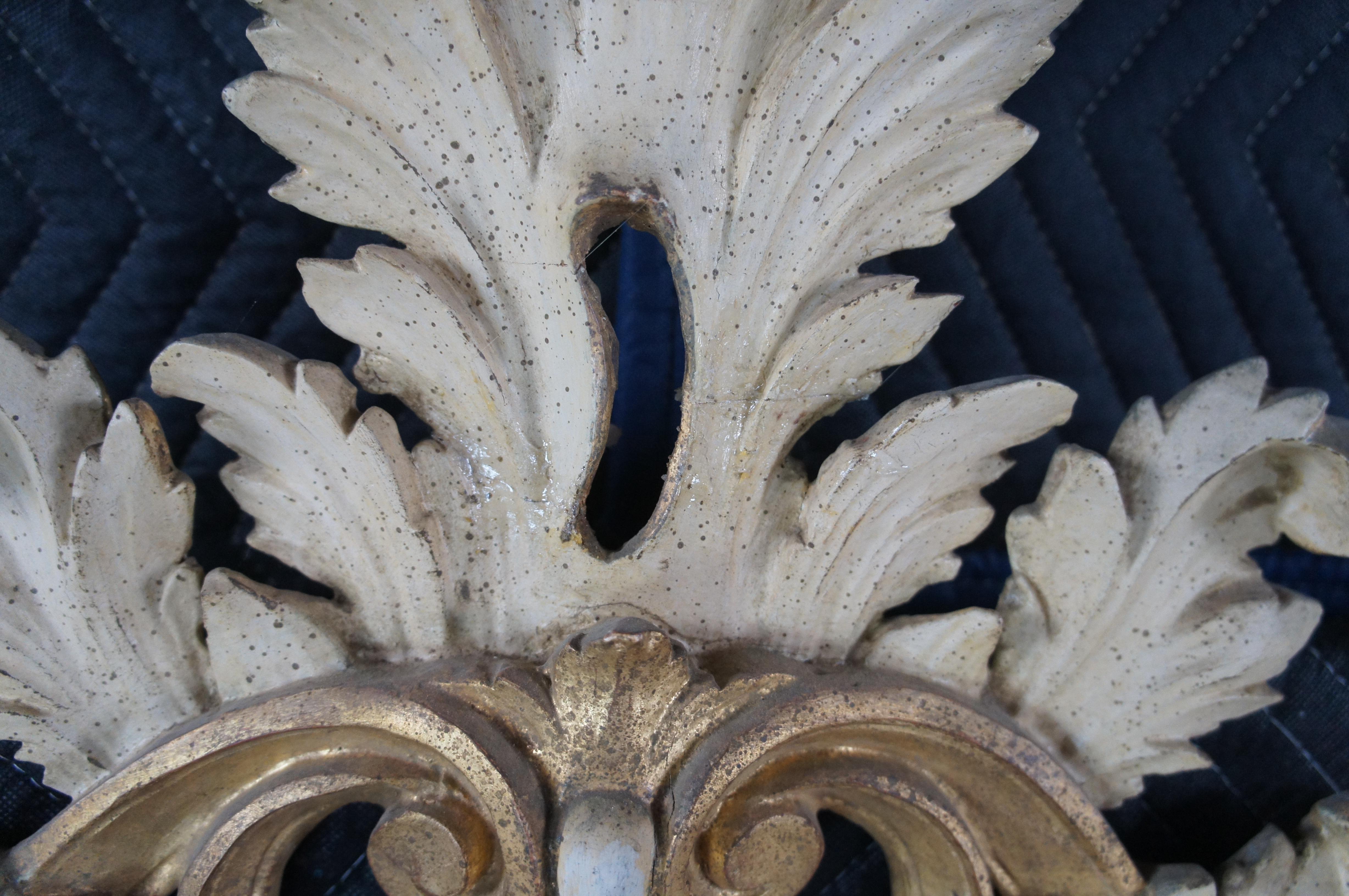 Specchio da parete d'epoca in stile barocco rococò con foglia d'acanto e sopra la mensola in vendita 2