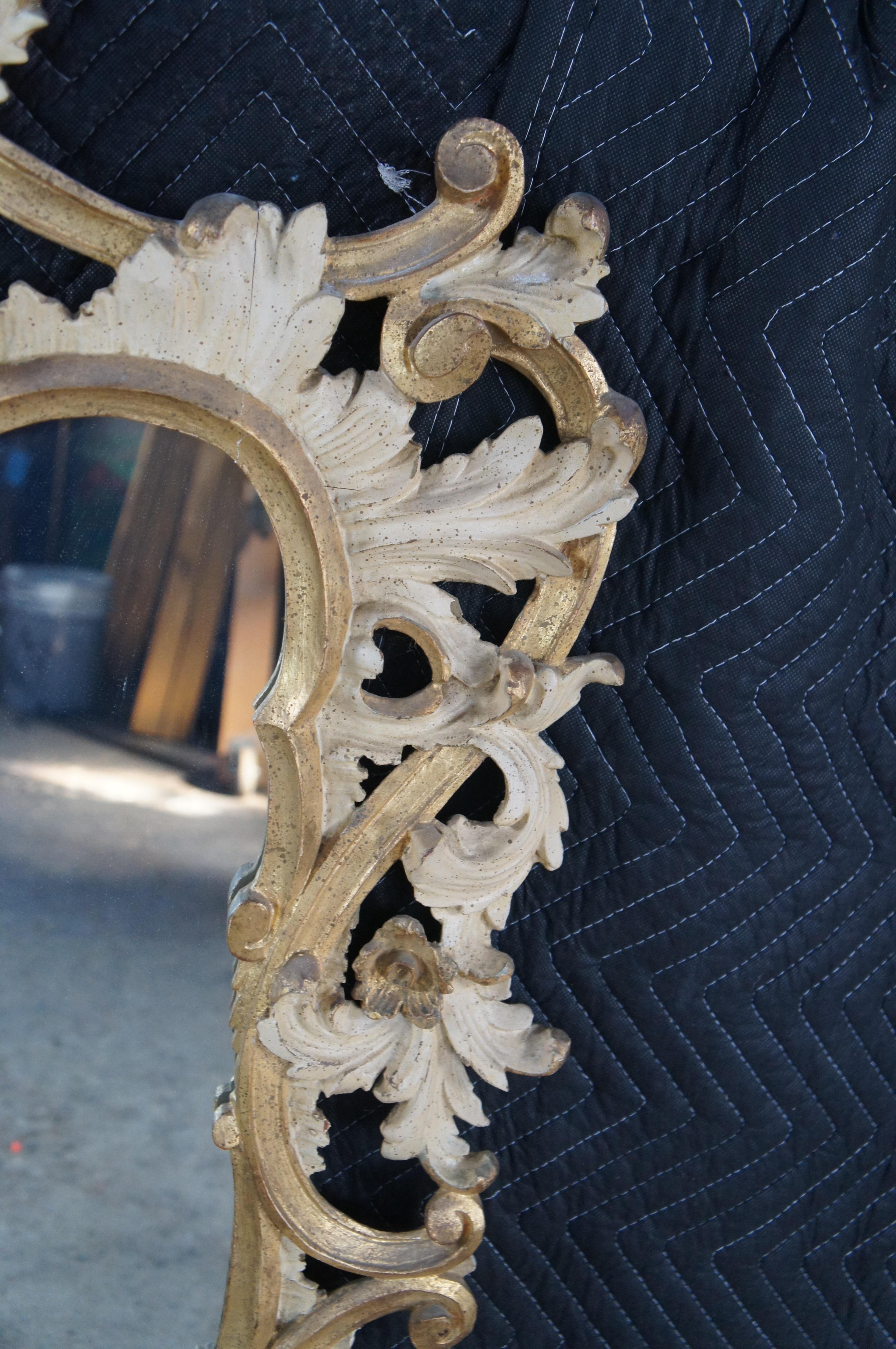 Specchio da parete d'epoca in stile barocco rococò con foglia d'acanto e sopra la mensola in vendita 3