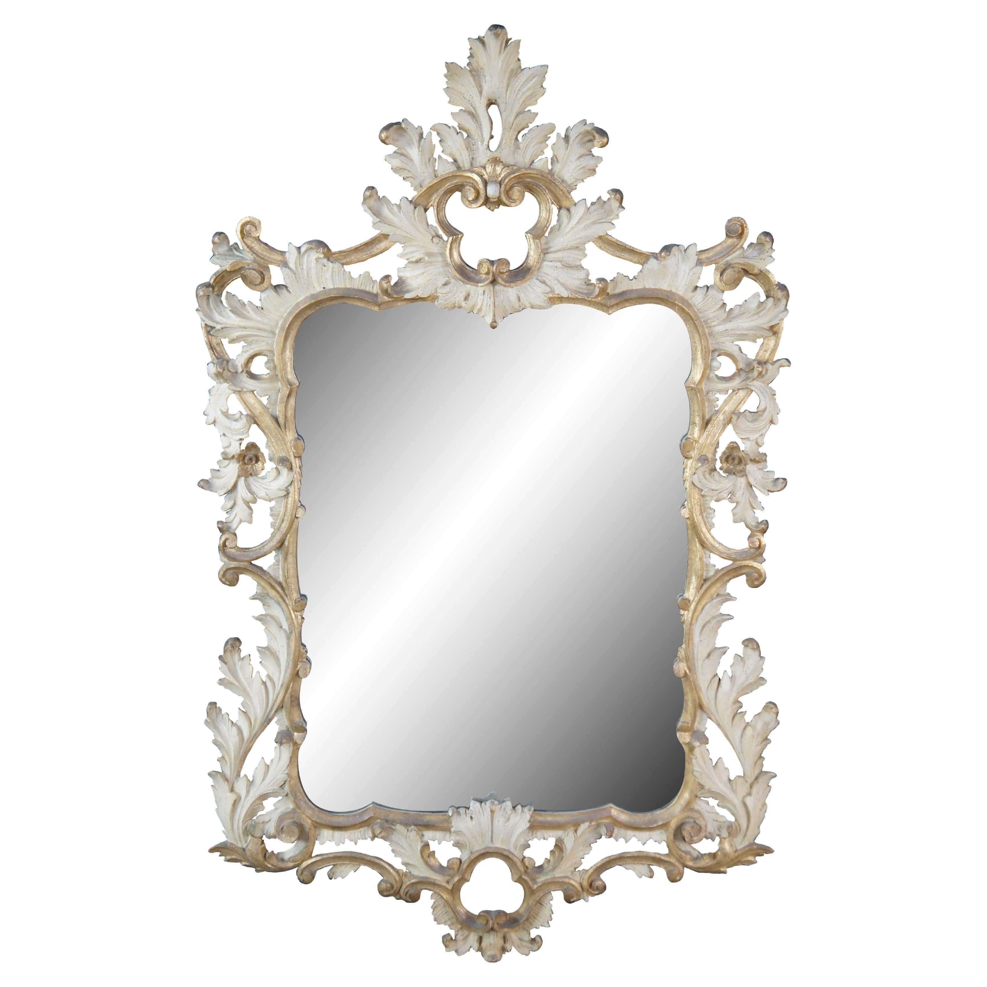 Specchio da parete d
epoca in stile barocco rococò con foglia d
acanto e sopra la mensola in vendita