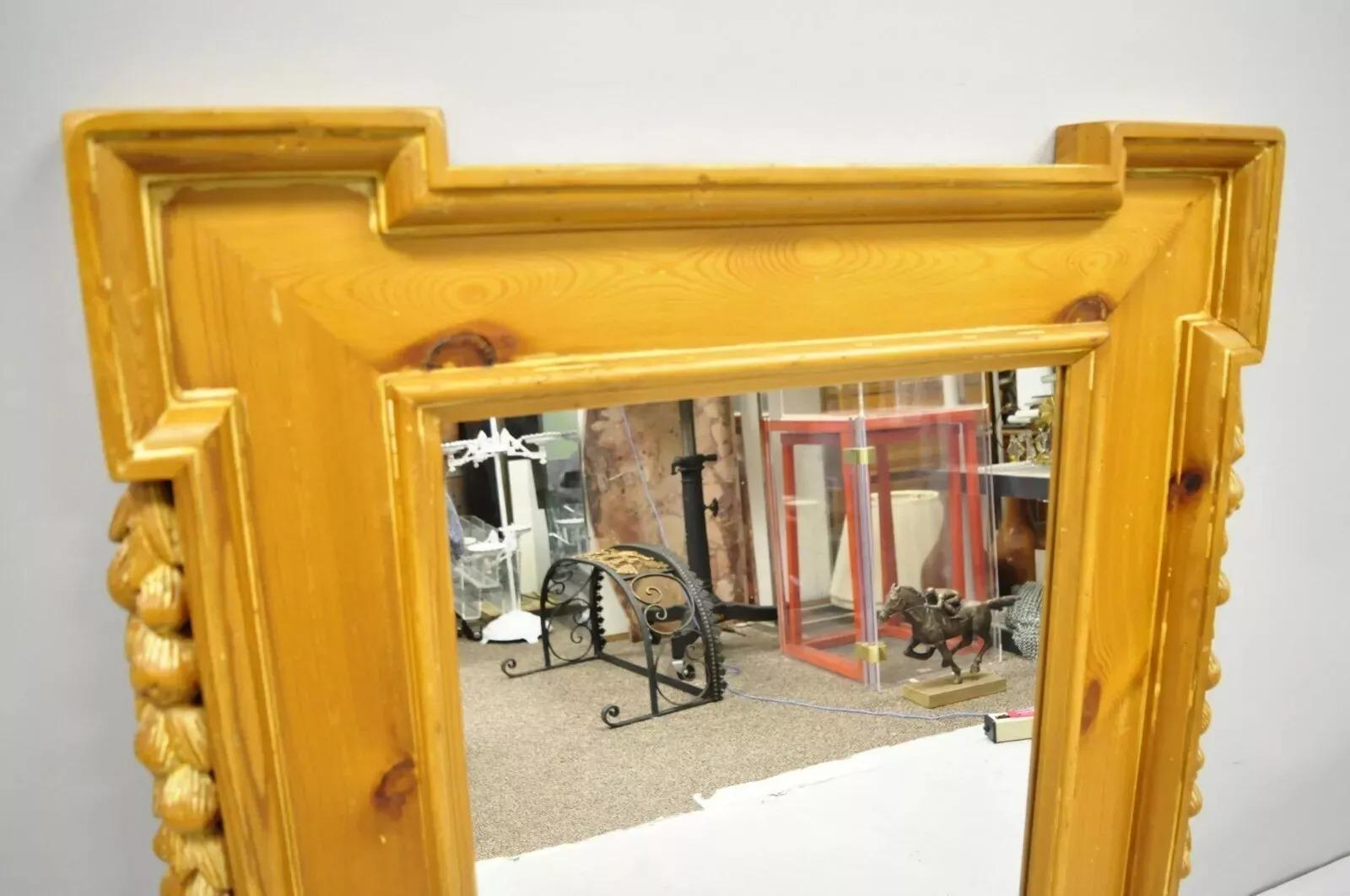 Sconosciuto Specchio da parete vintage in stile barocco italiano, intagliato in legno di pino nodoso, francese e di campagna in vendita