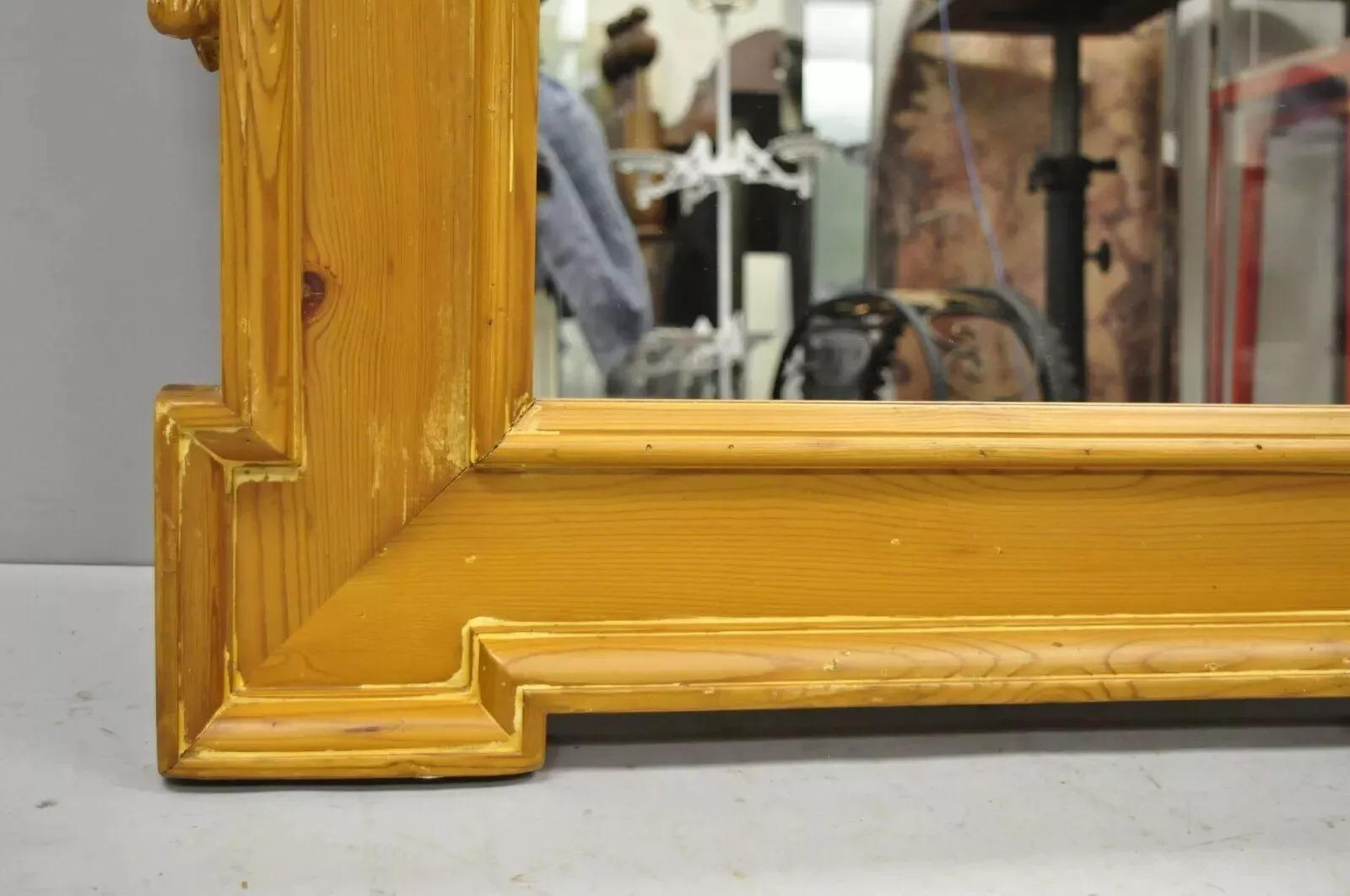 XX secolo Specchio da parete vintage in stile barocco italiano, intagliato in legno di pino nodoso, francese e di campagna in vendita
