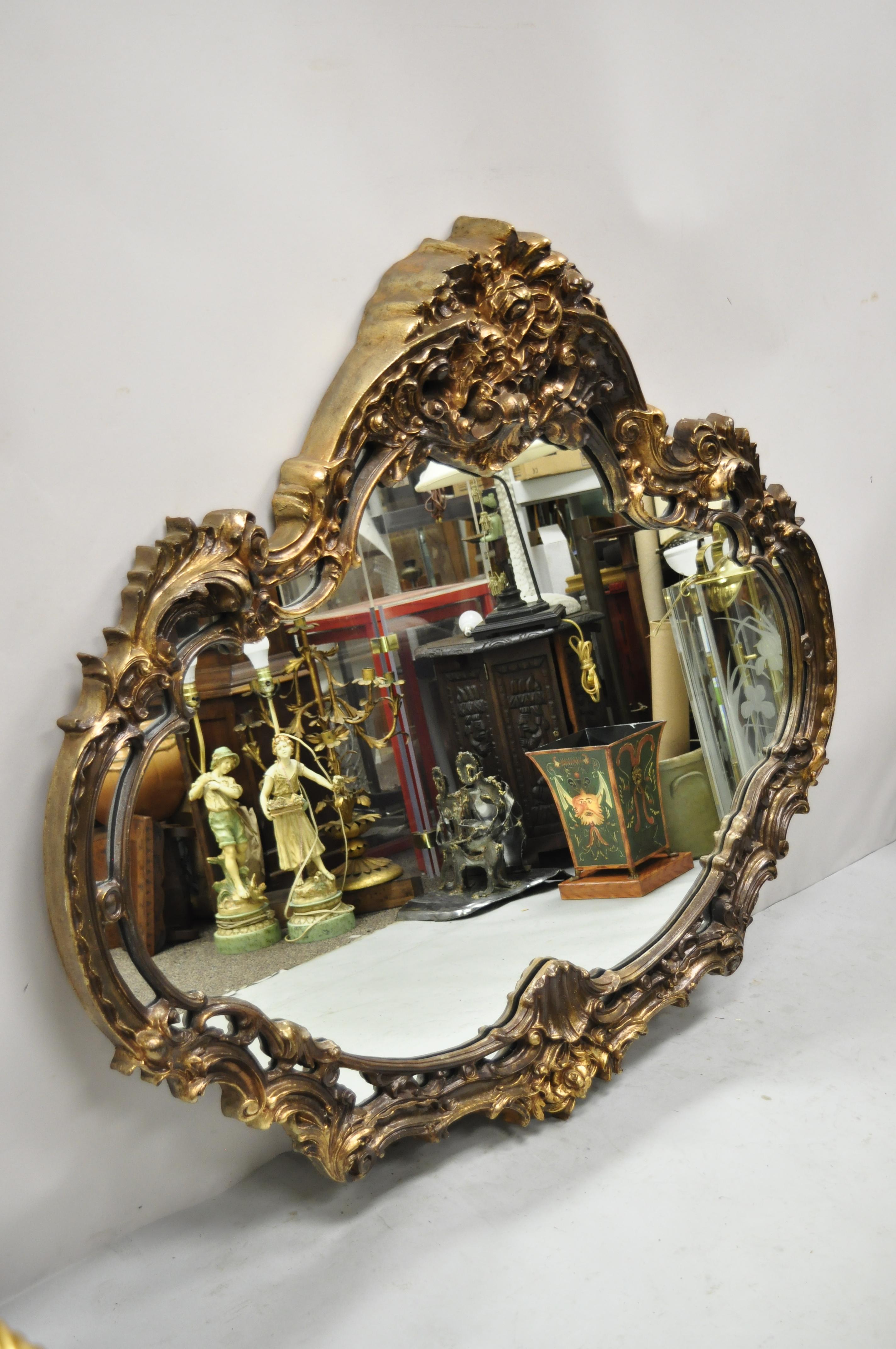 Grand miroir mural de canapé Hollywood Regency de style baroque italien doré en vente 6