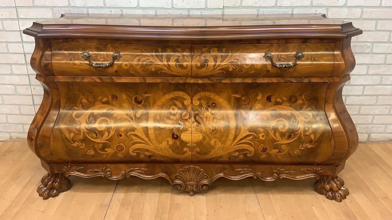 Vieille armoire de rangement de style baroque italien avec marqueterie incrustée

Ce meuble de rangement buffet sculpté en marqueterie de style baroque italien vintage allie praticité et élégance, ce qui en fait un choix idéal pour le bureau, la