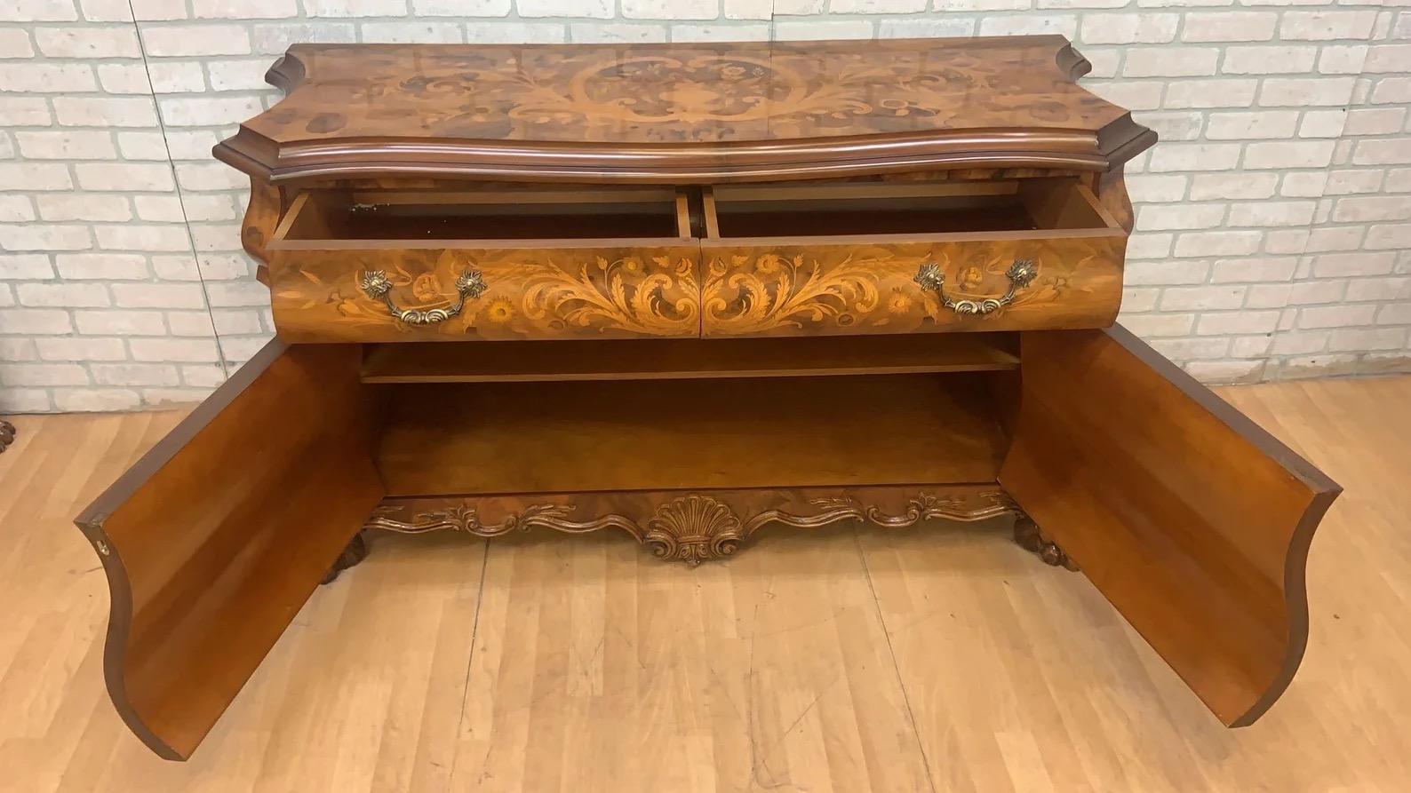 Marqueterie Vieille armoire de rangement de style baroque italien avec marqueterie incrustée en vente