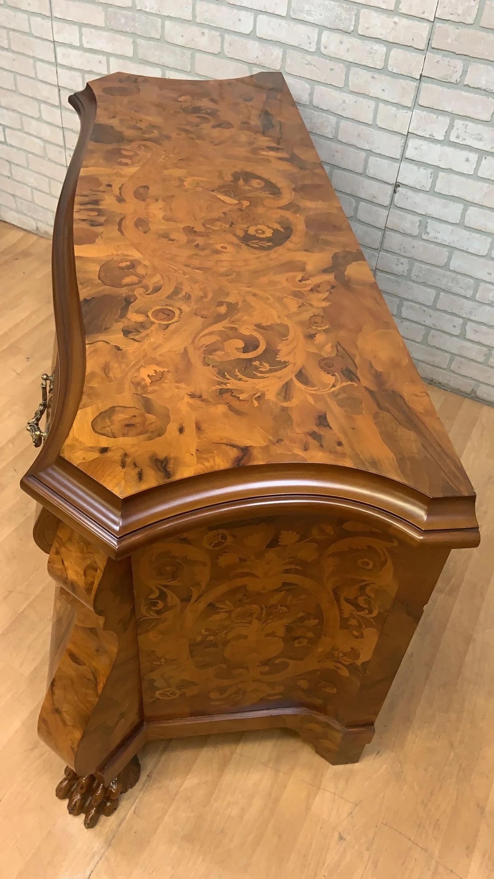 Vieille armoire de rangement de style baroque italien avec marqueterie incrustée Bon état - En vente à Chicago, IL