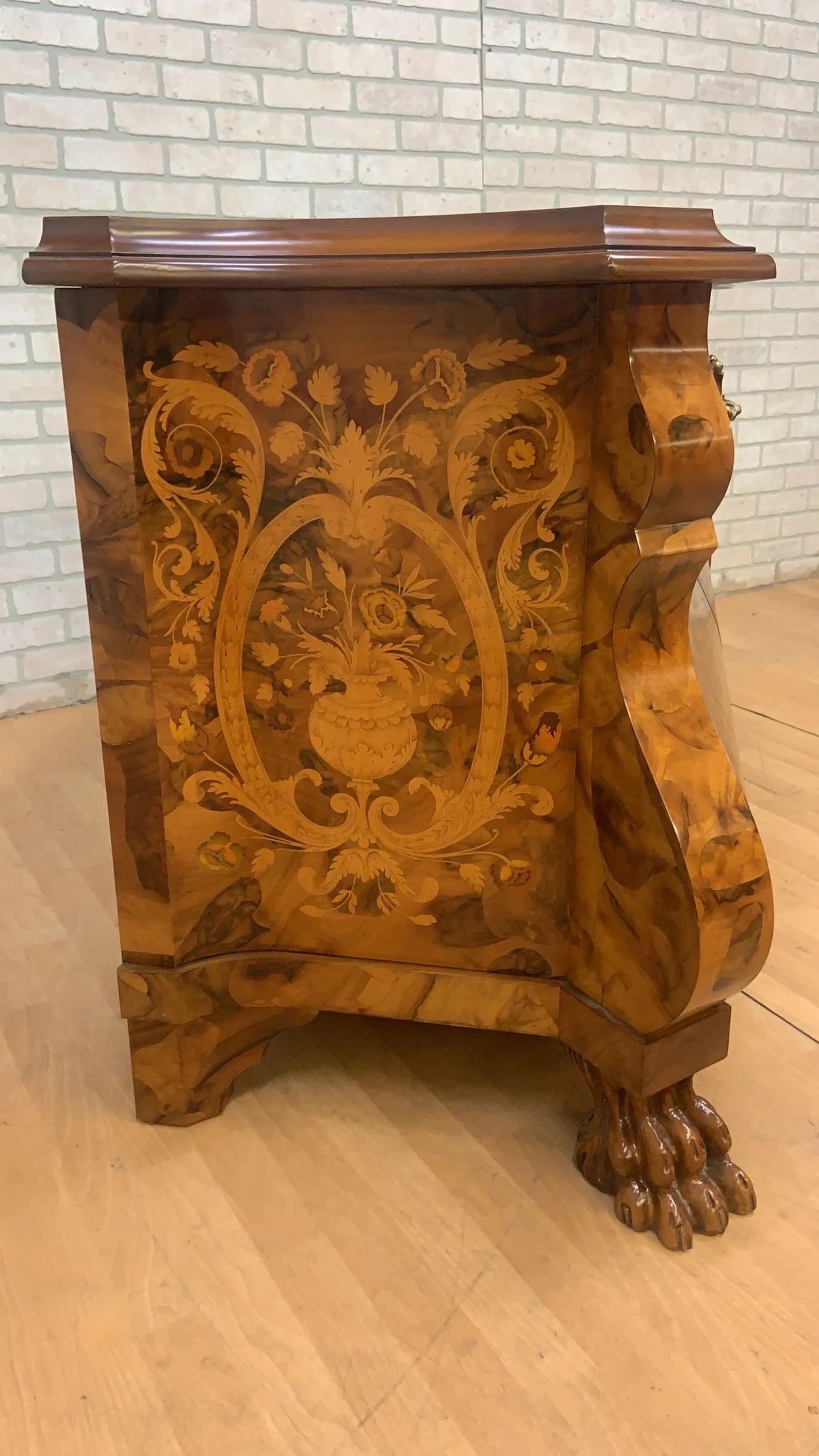 Bois Vieille armoire de rangement de style baroque italien avec marqueterie incrustée en vente